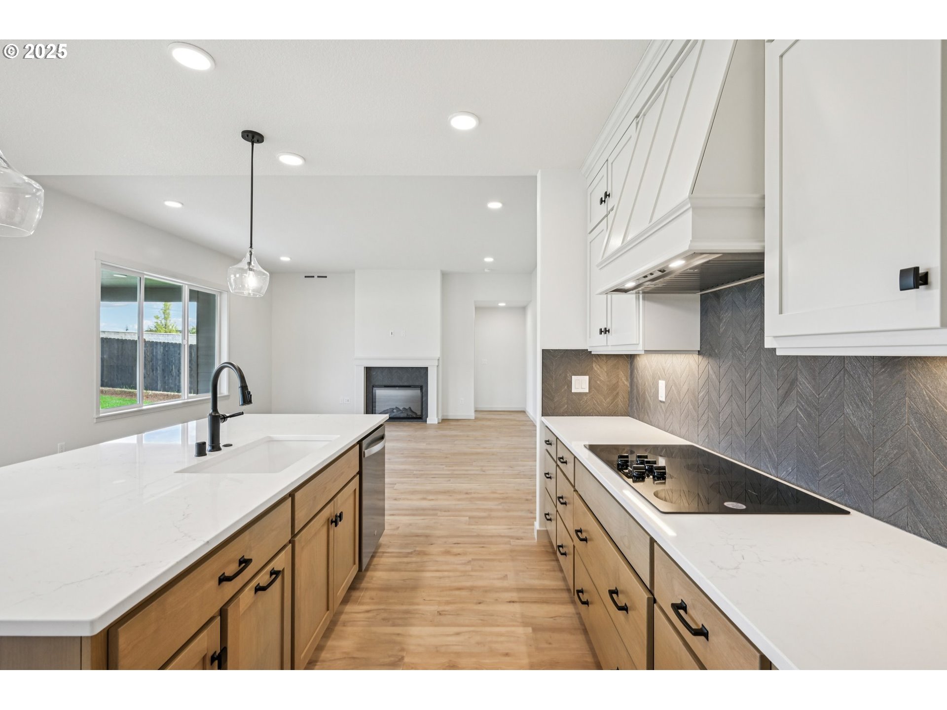 1124 N 44TH PL