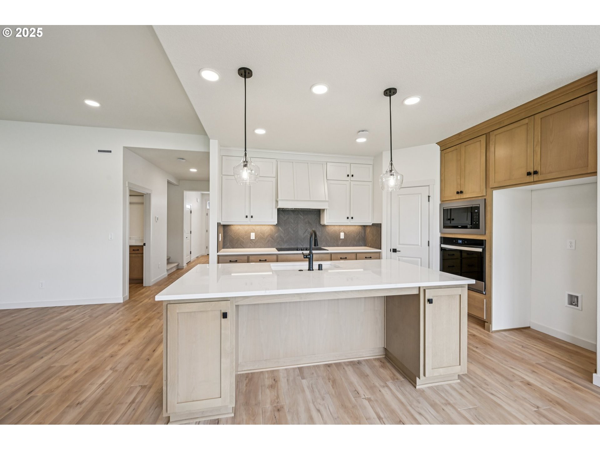 1124 N 44TH PL