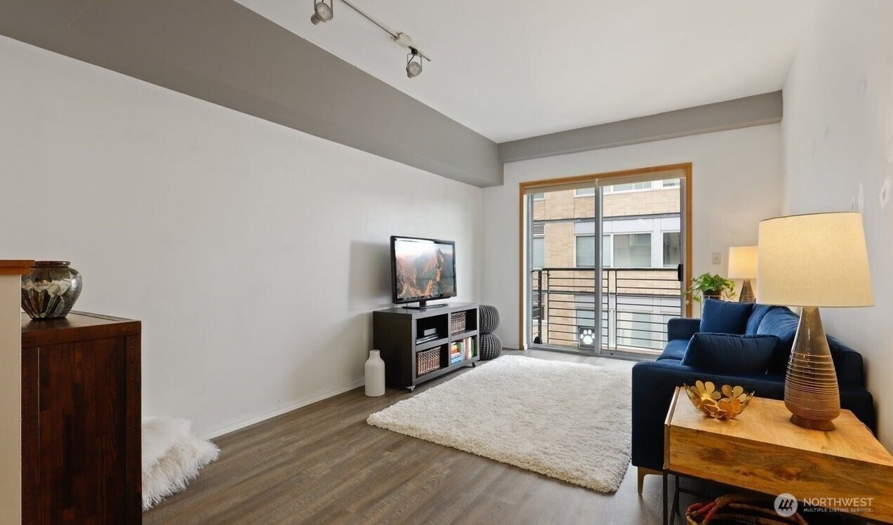 701 Columbia Street Unit: 602
