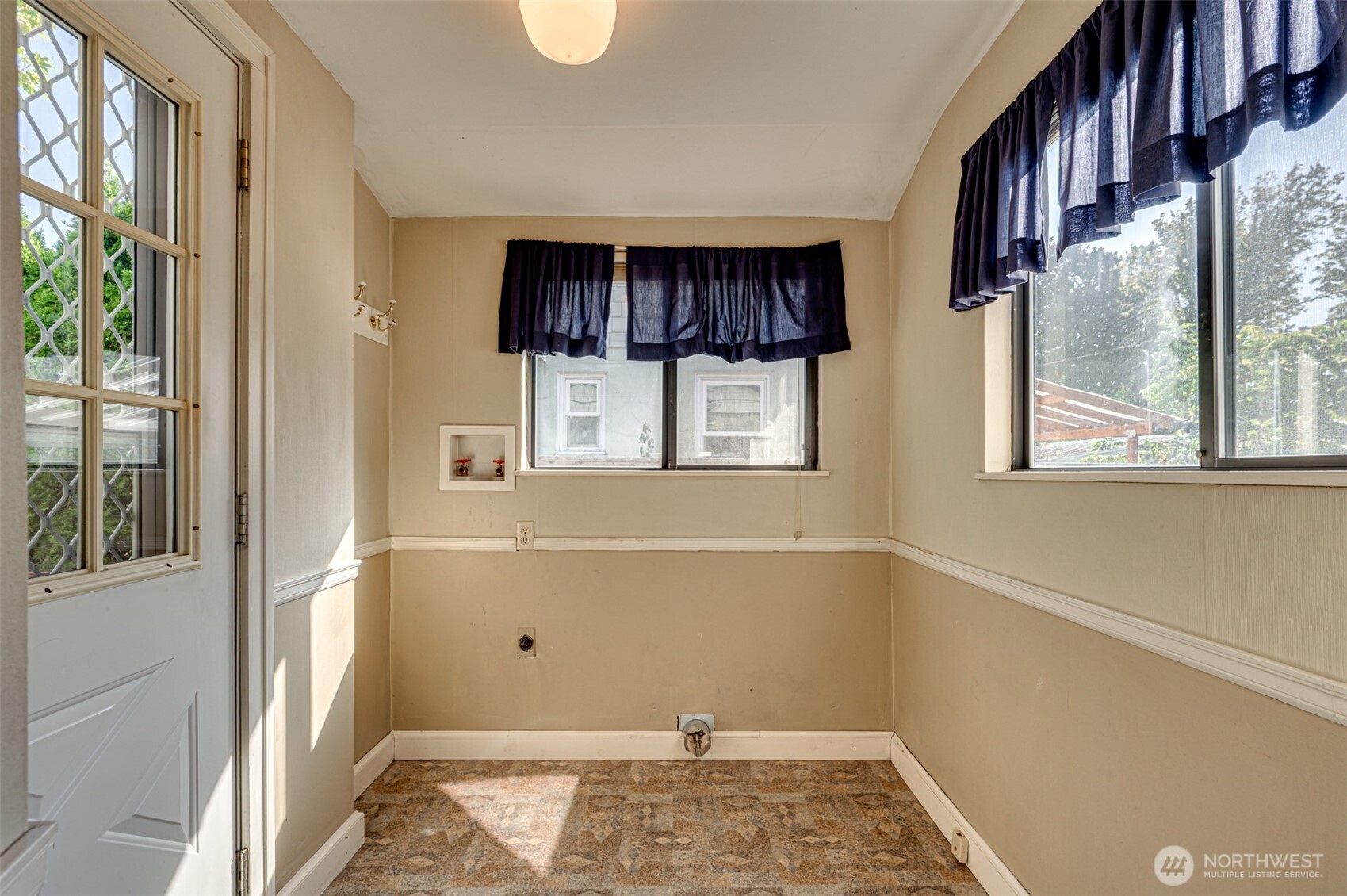 307 E 22nd Street
