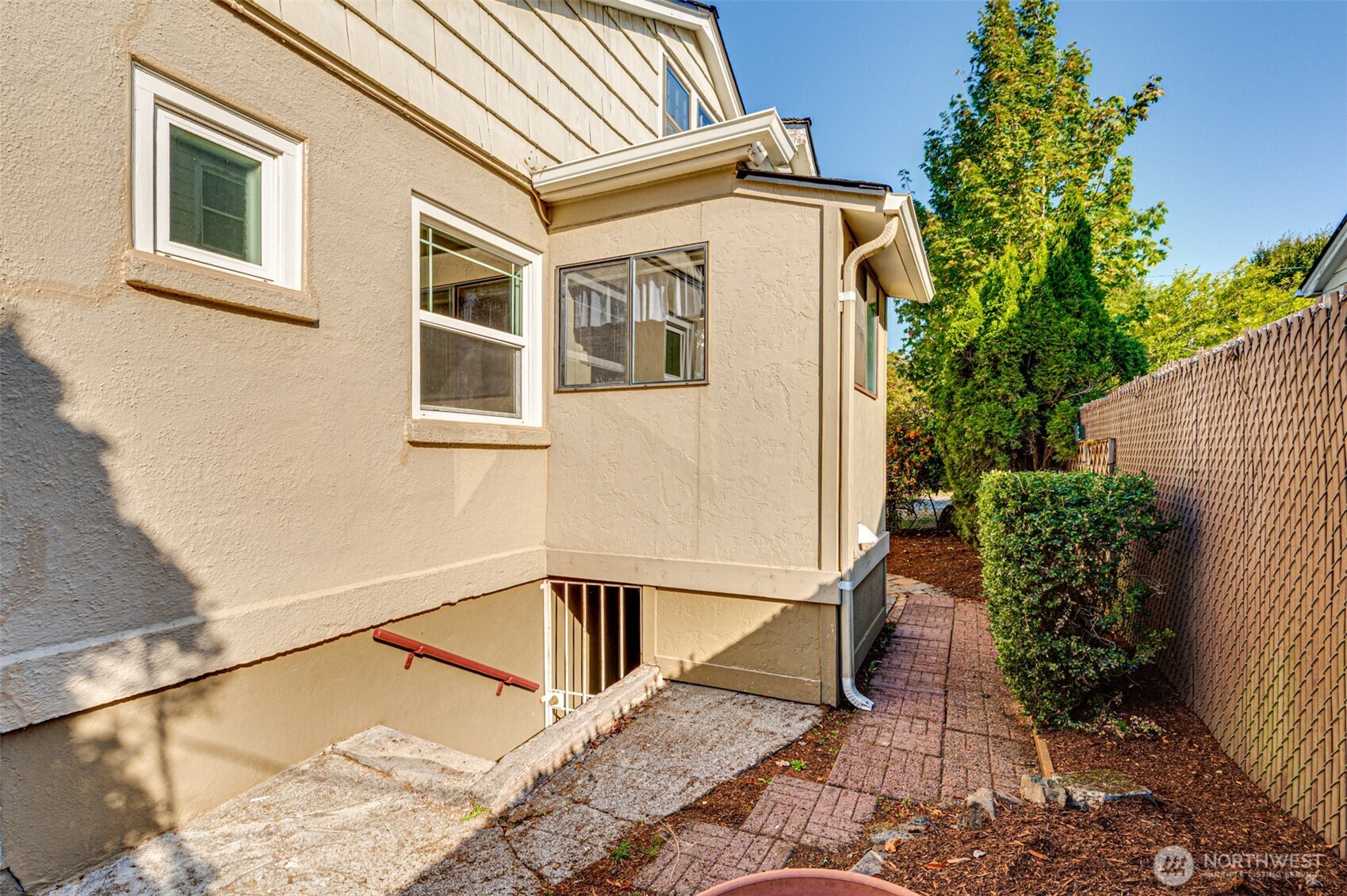 307 E 22nd Street