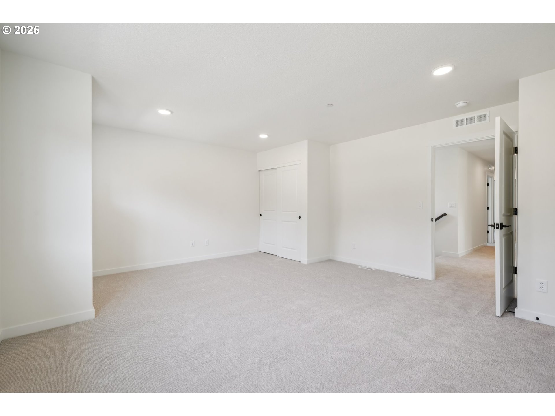410 W 20TH WAY