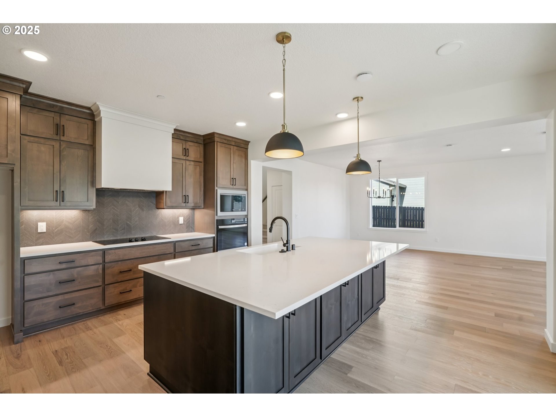 410 W 20TH WAY