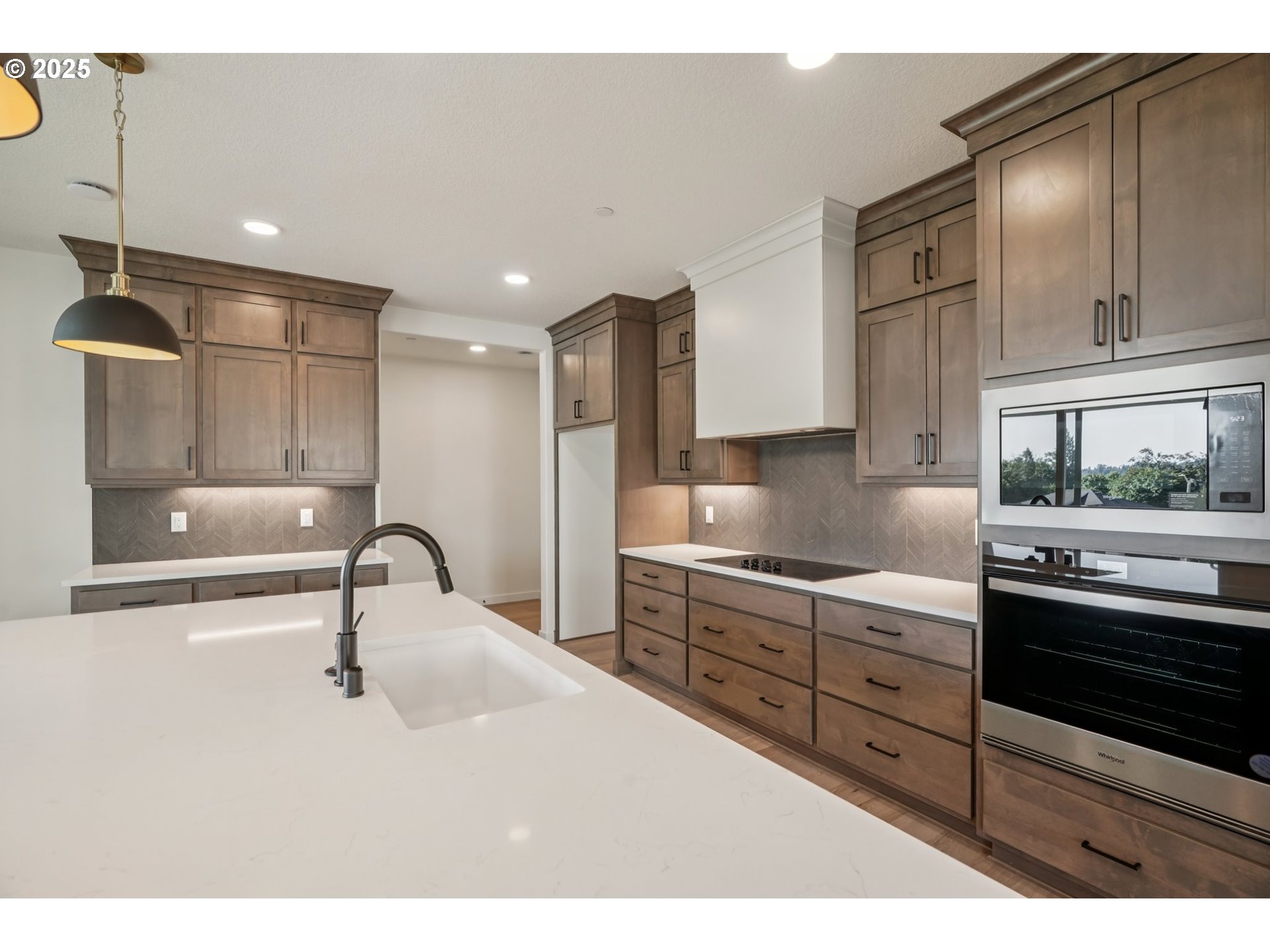 410 W 20TH WAY