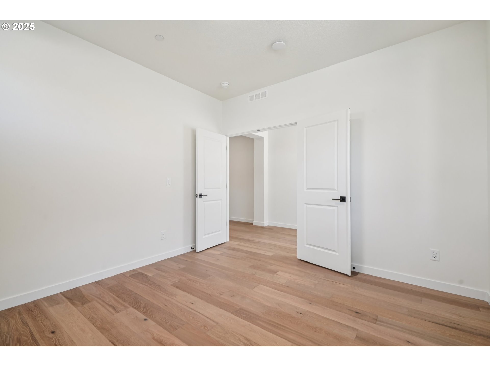 410 W 20TH WAY