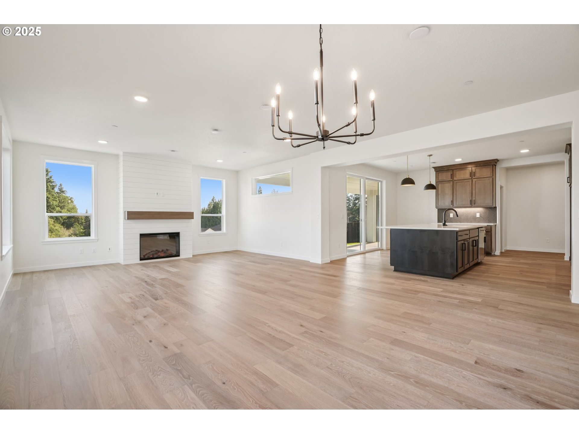 410 W 20TH WAY