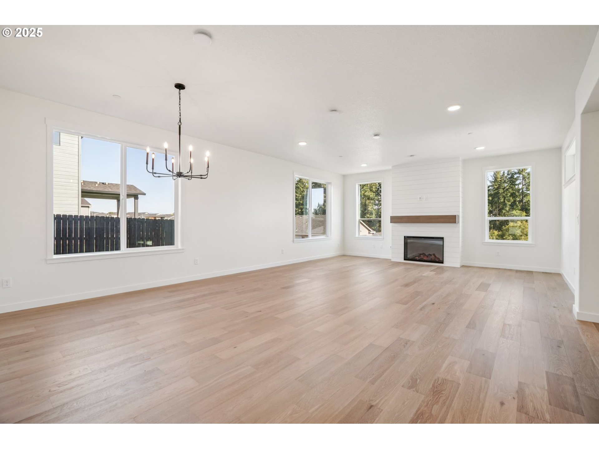410 W 20TH WAY
