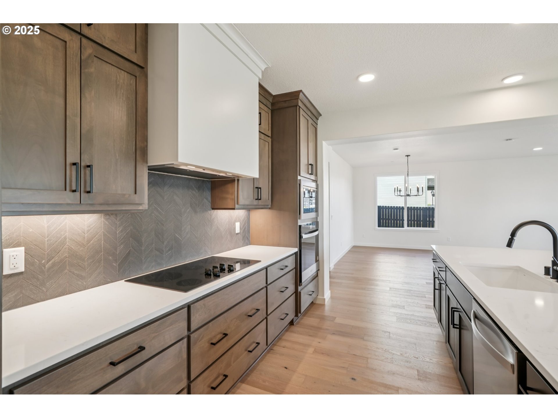 410 W 20TH WAY