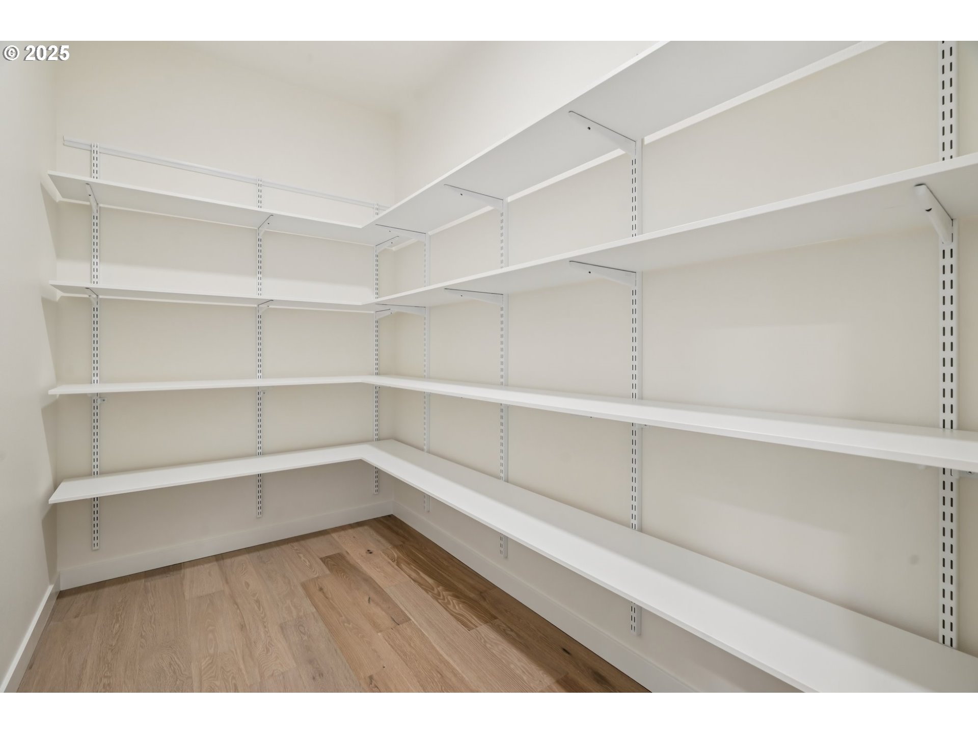 410 W 20TH WAY