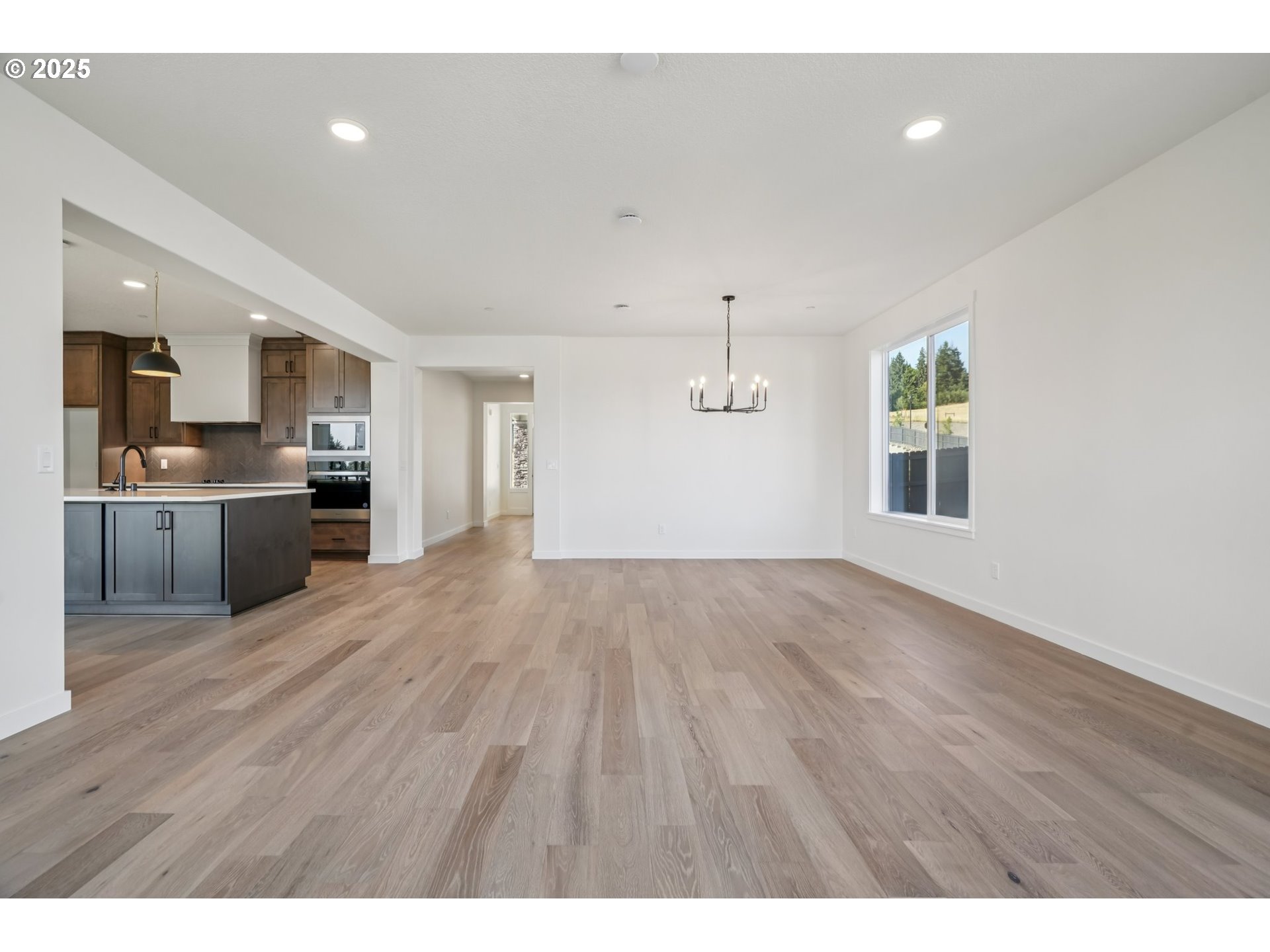 410 W 20TH WAY