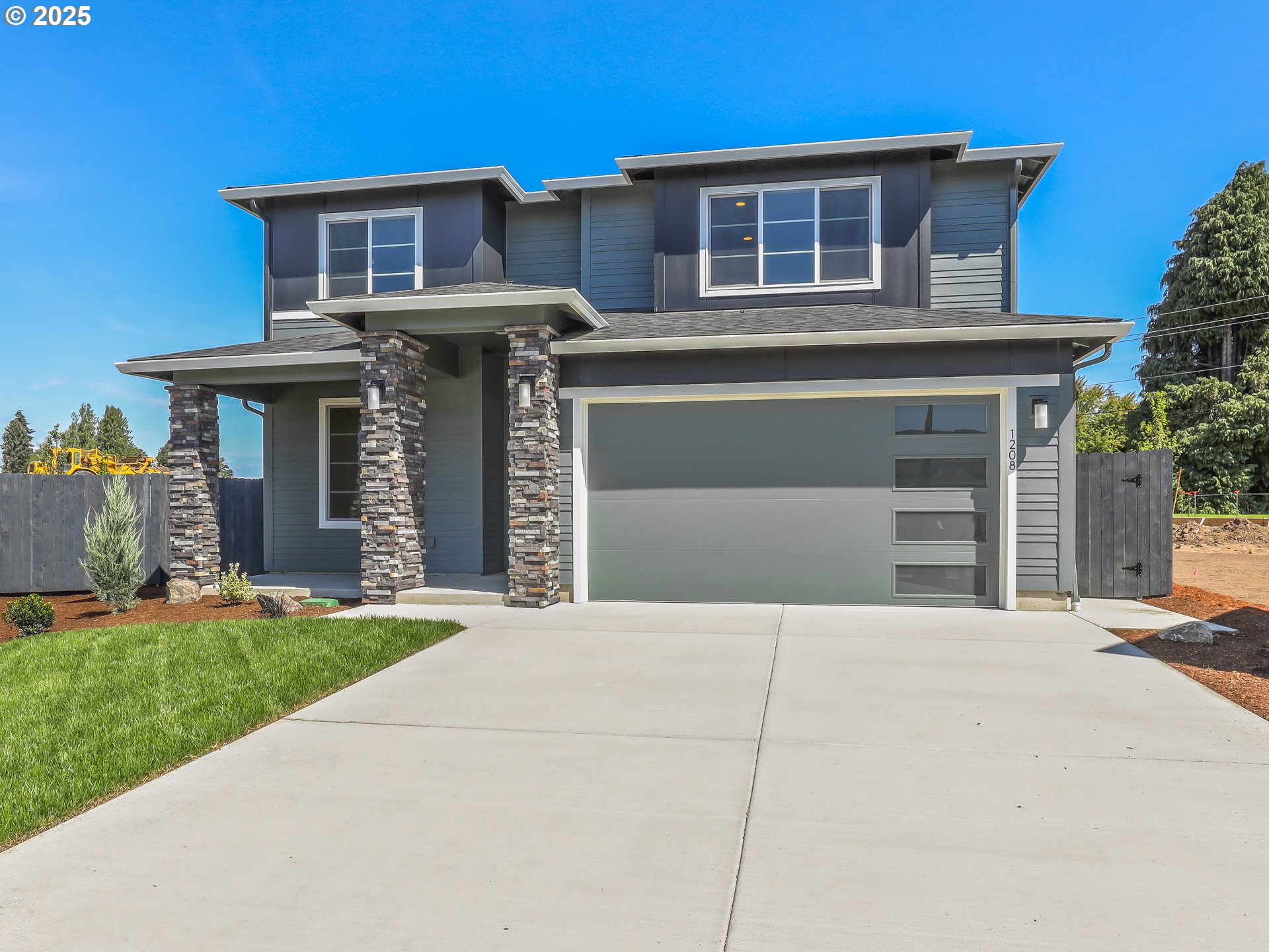 1208 N 44TH PL