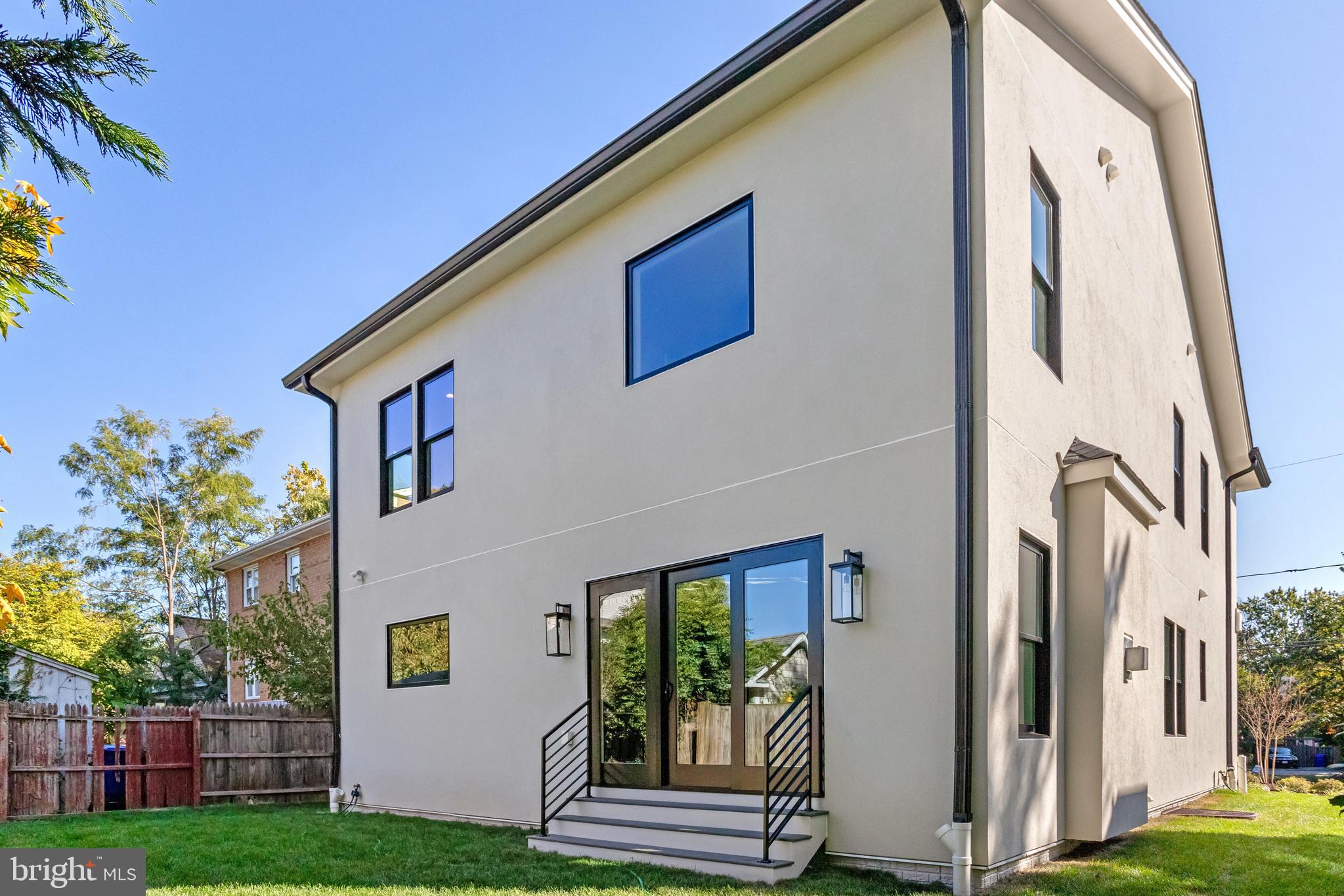 812 N Edgewood St