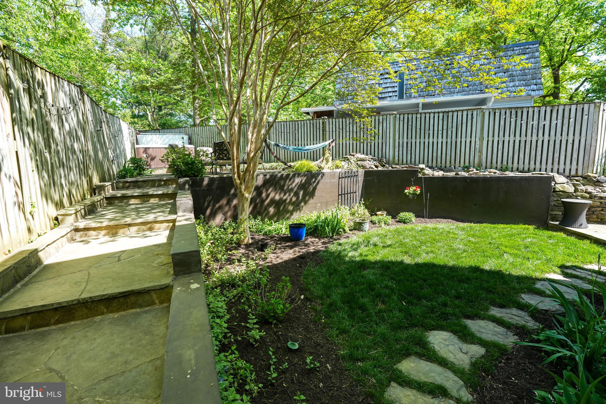 925 N Jacksonville St N