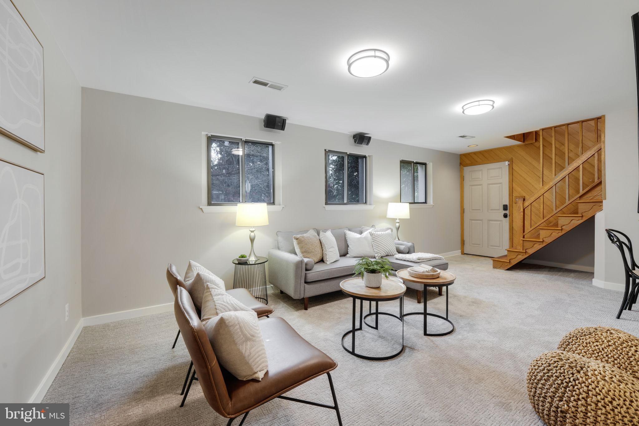 925 N Jacksonville St N