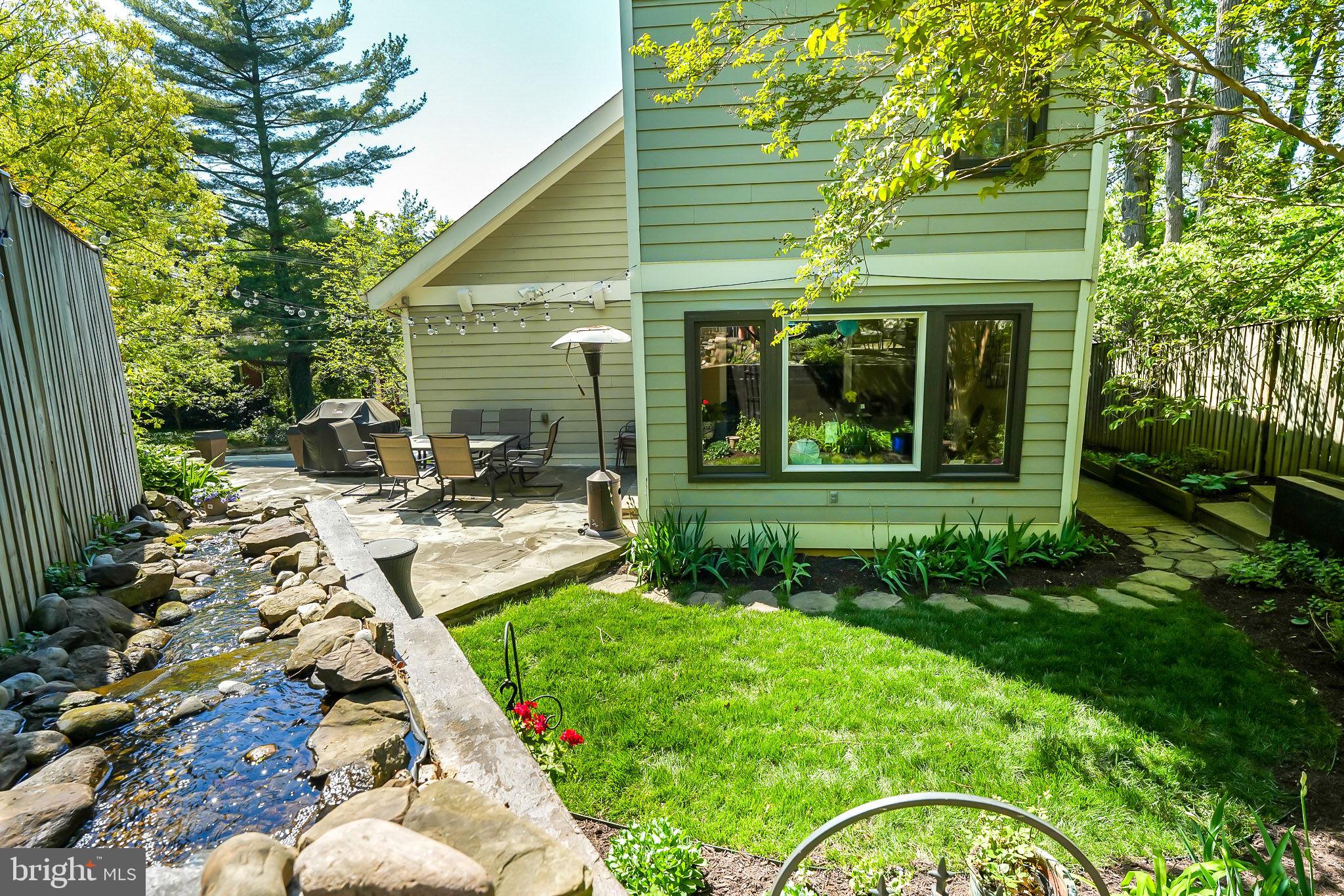 925 N Jacksonville St N