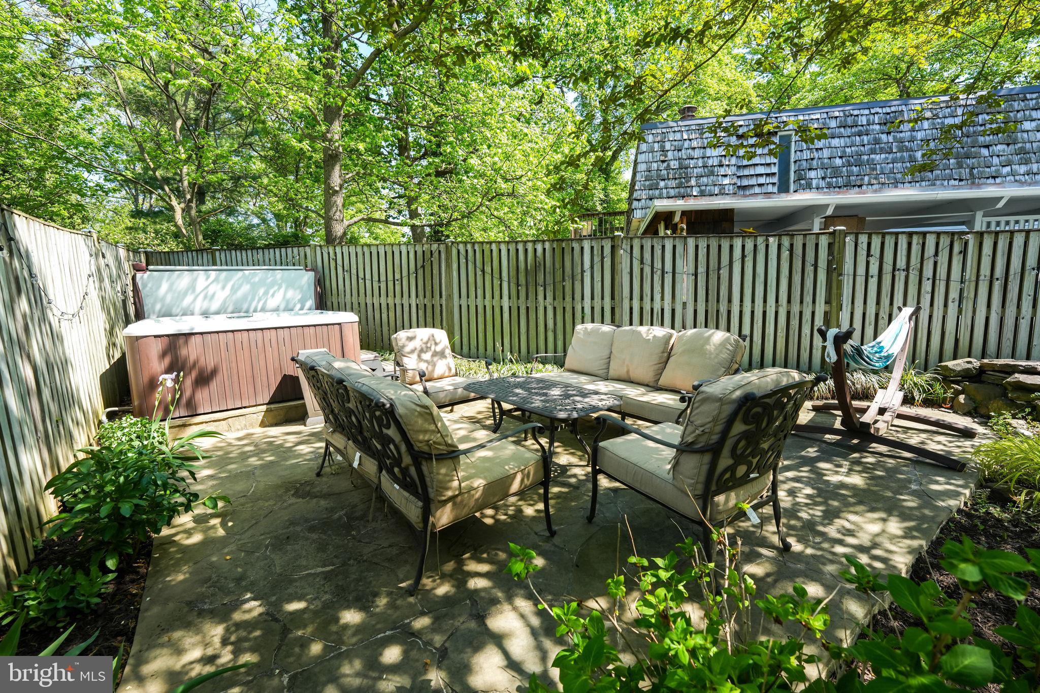 925 N Jacksonville St N