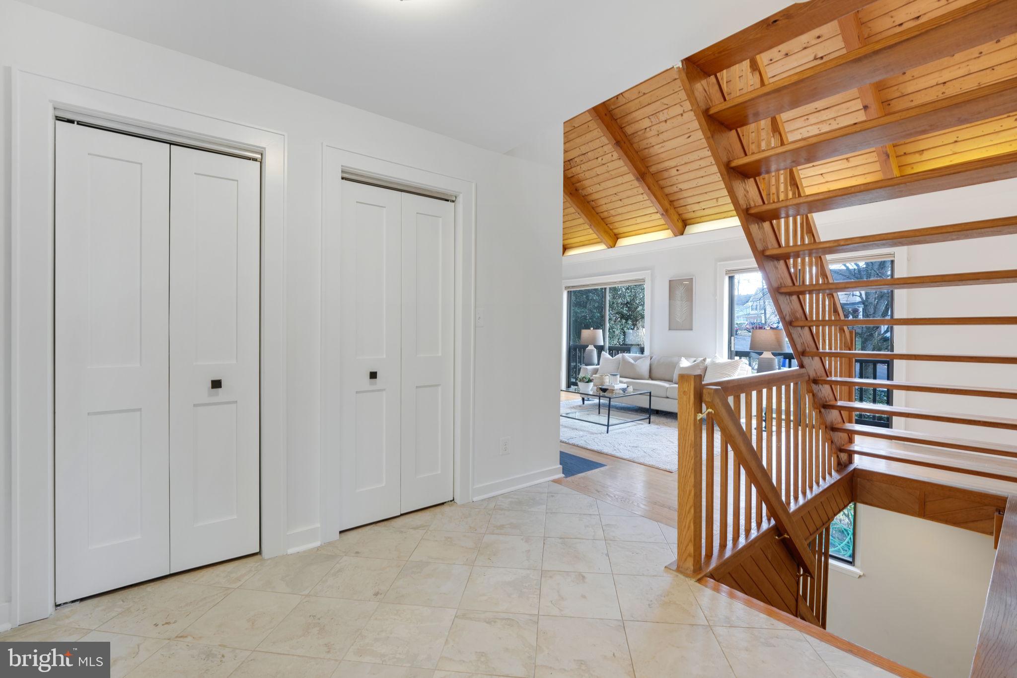 925 N Jacksonville St N