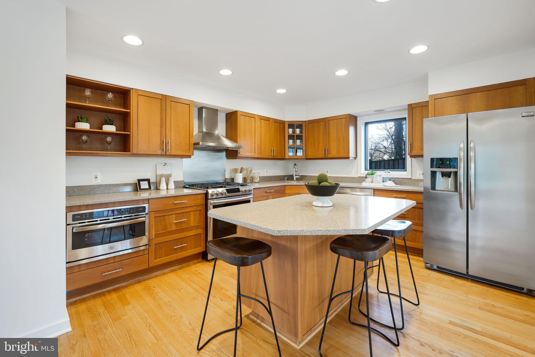 925 N Jacksonville St N