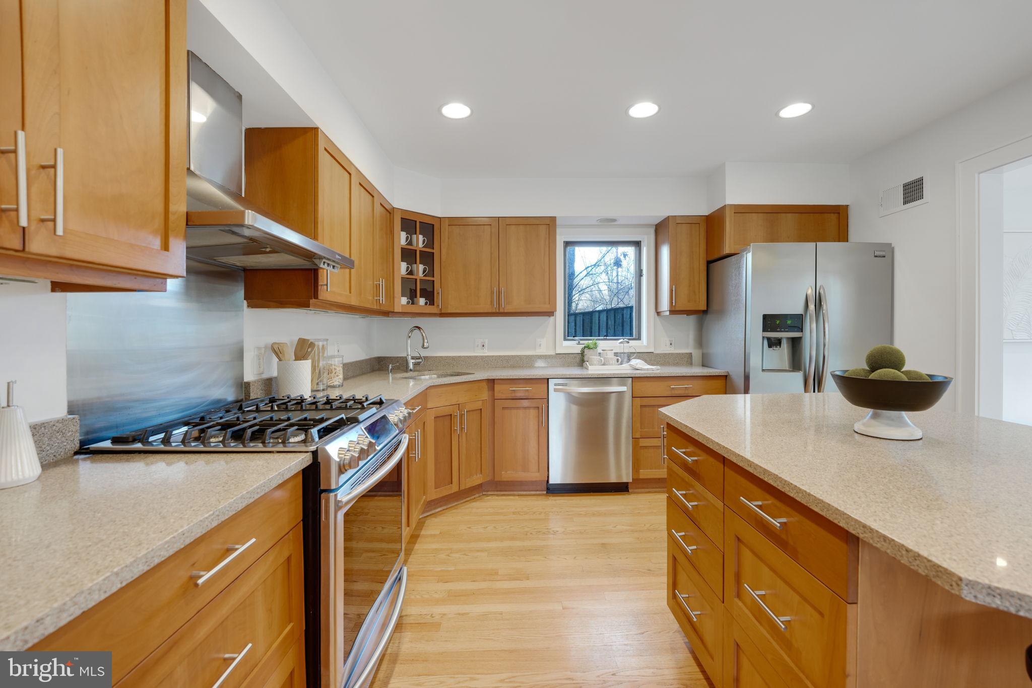 925 N Jacksonville St N