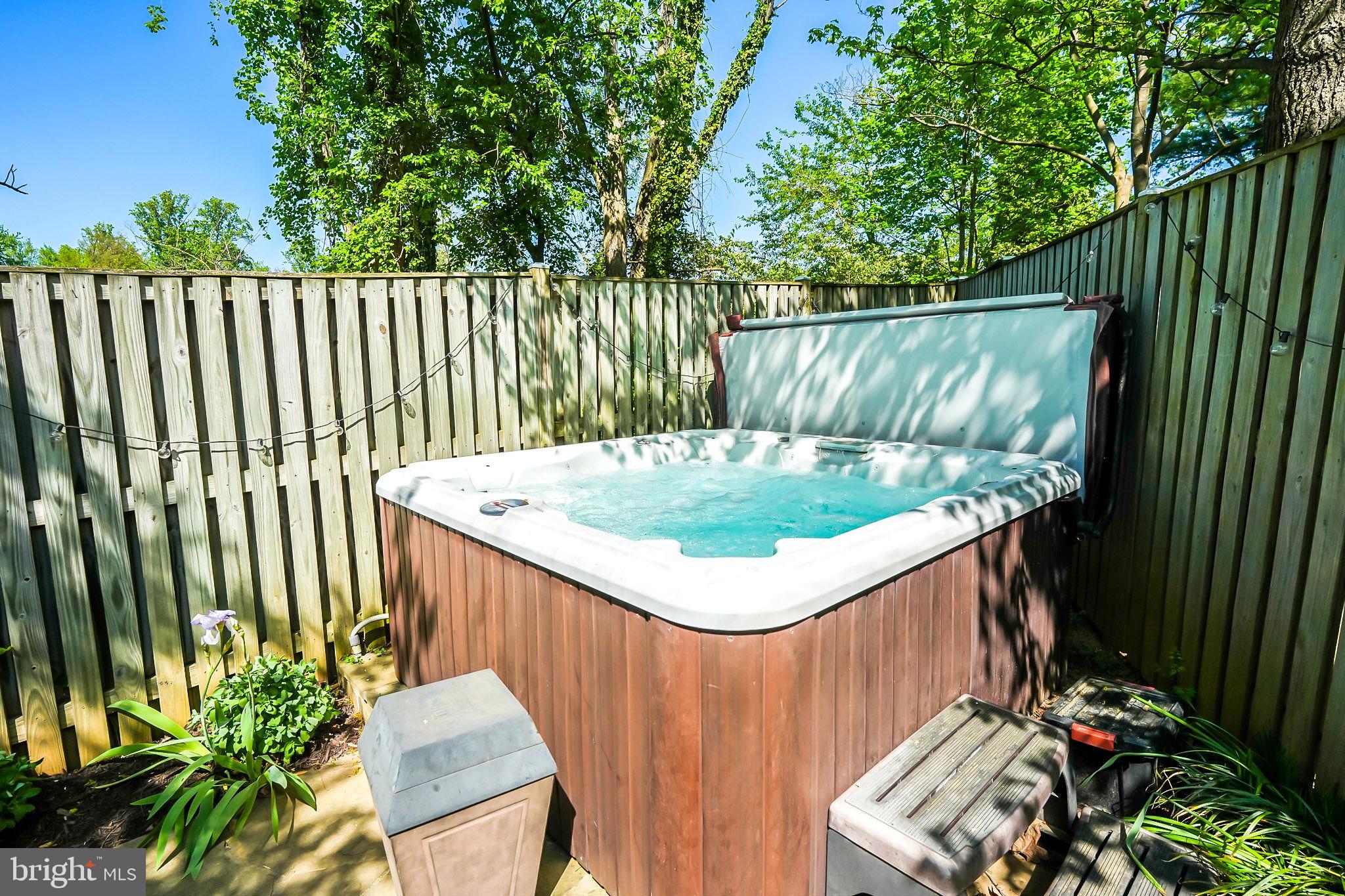 925 N Jacksonville St N