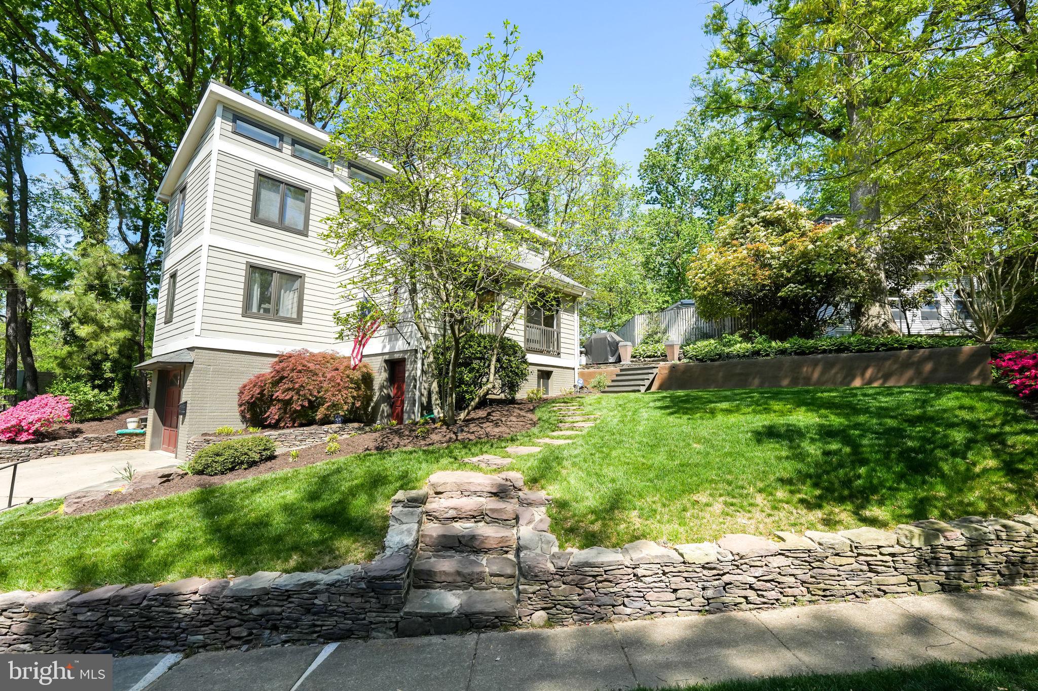 925 N Jacksonville St N