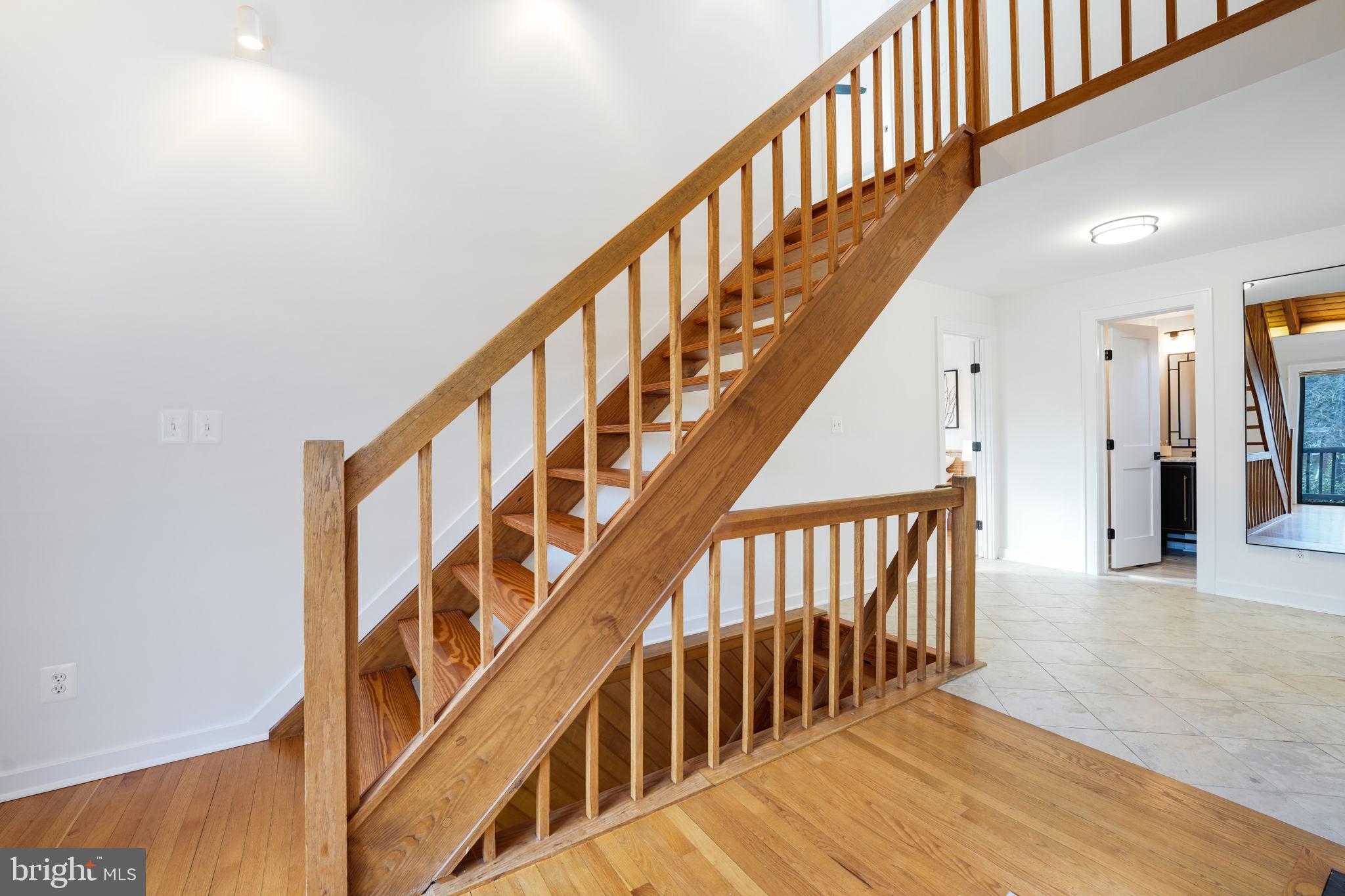 925 N Jacksonville St N