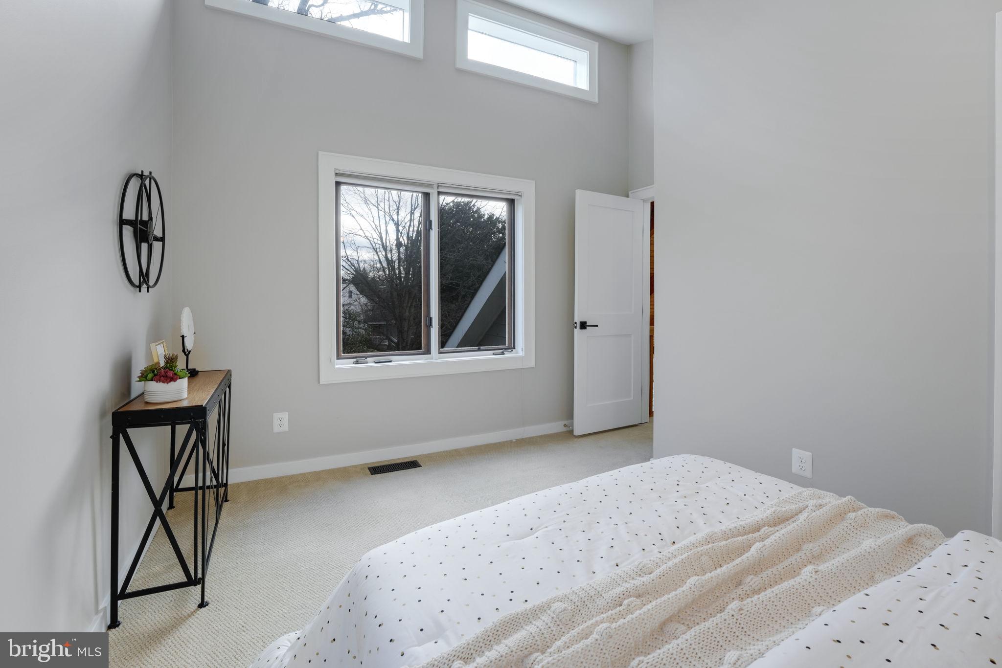 925 N Jacksonville St N