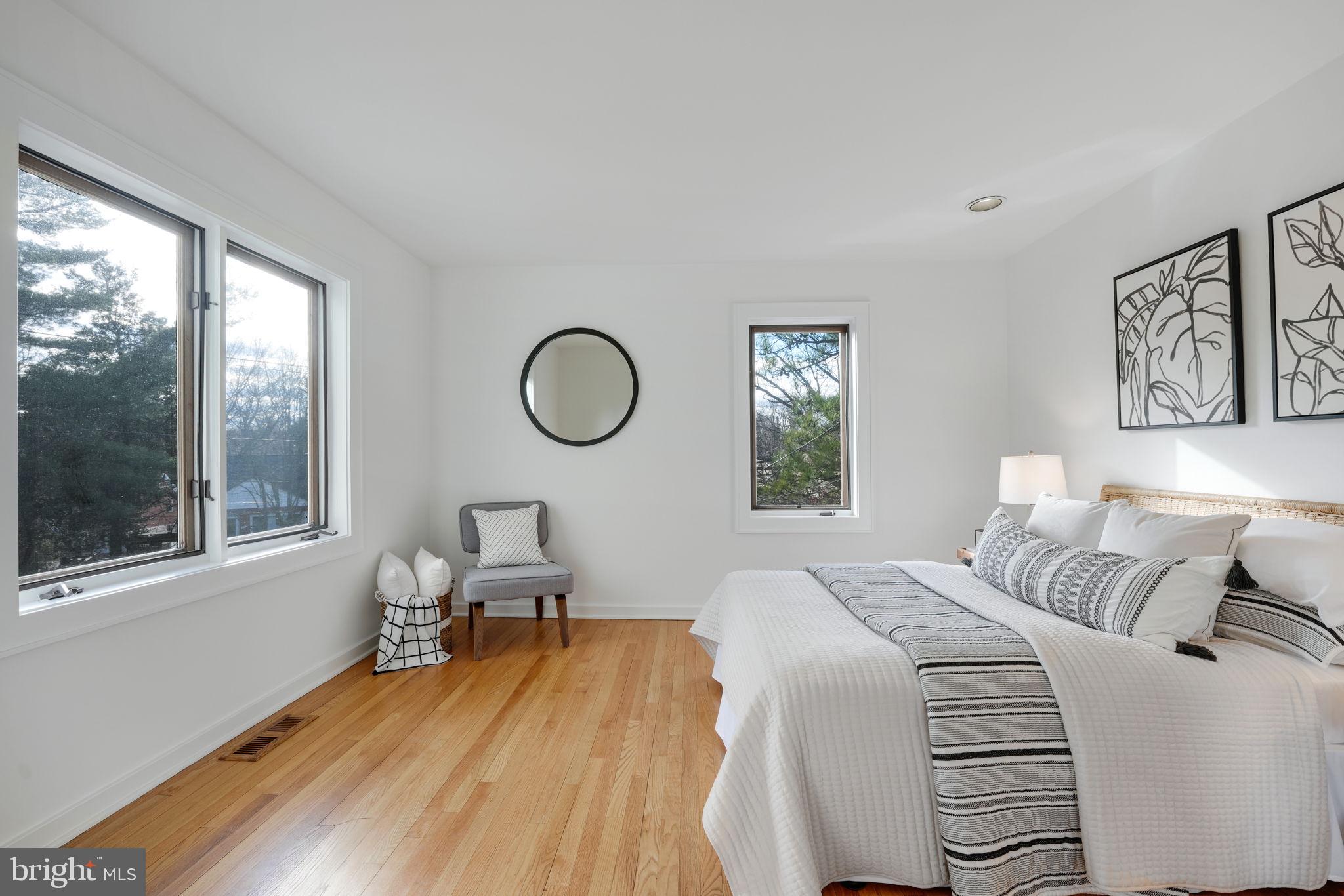 925 N Jacksonville St N