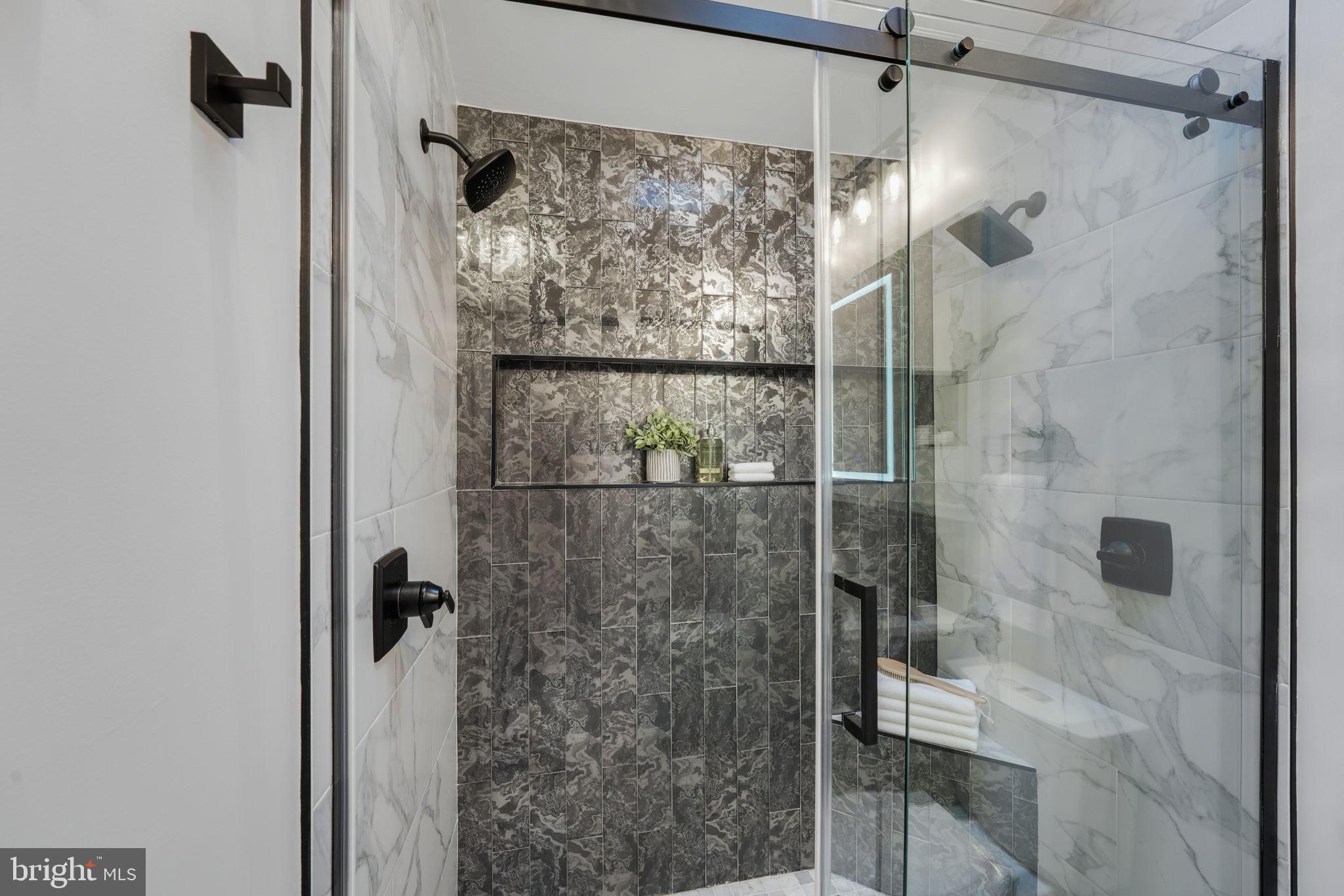 925 N Jacksonville St N