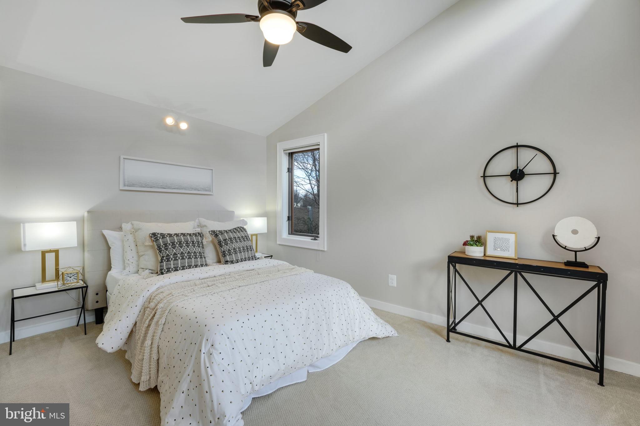 925 N Jacksonville St N