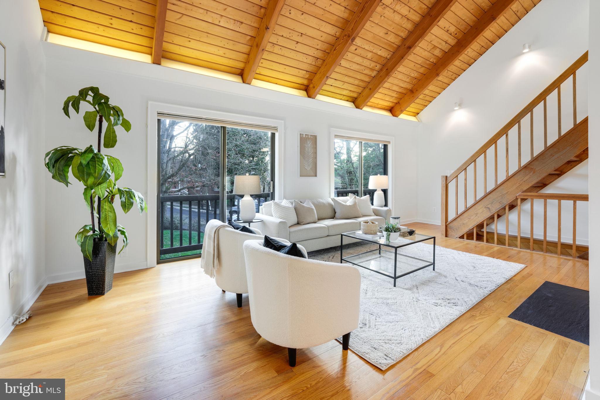 925 N Jacksonville St N