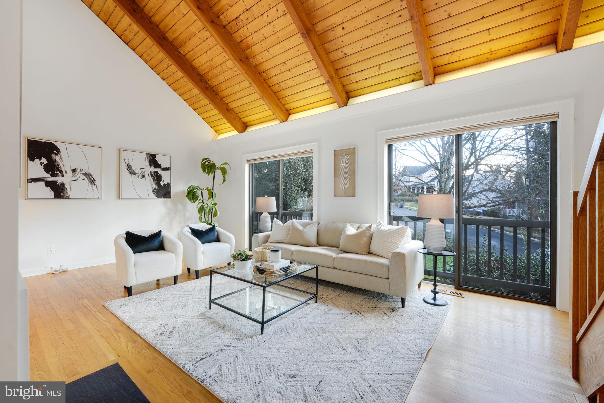 925 N Jacksonville St N