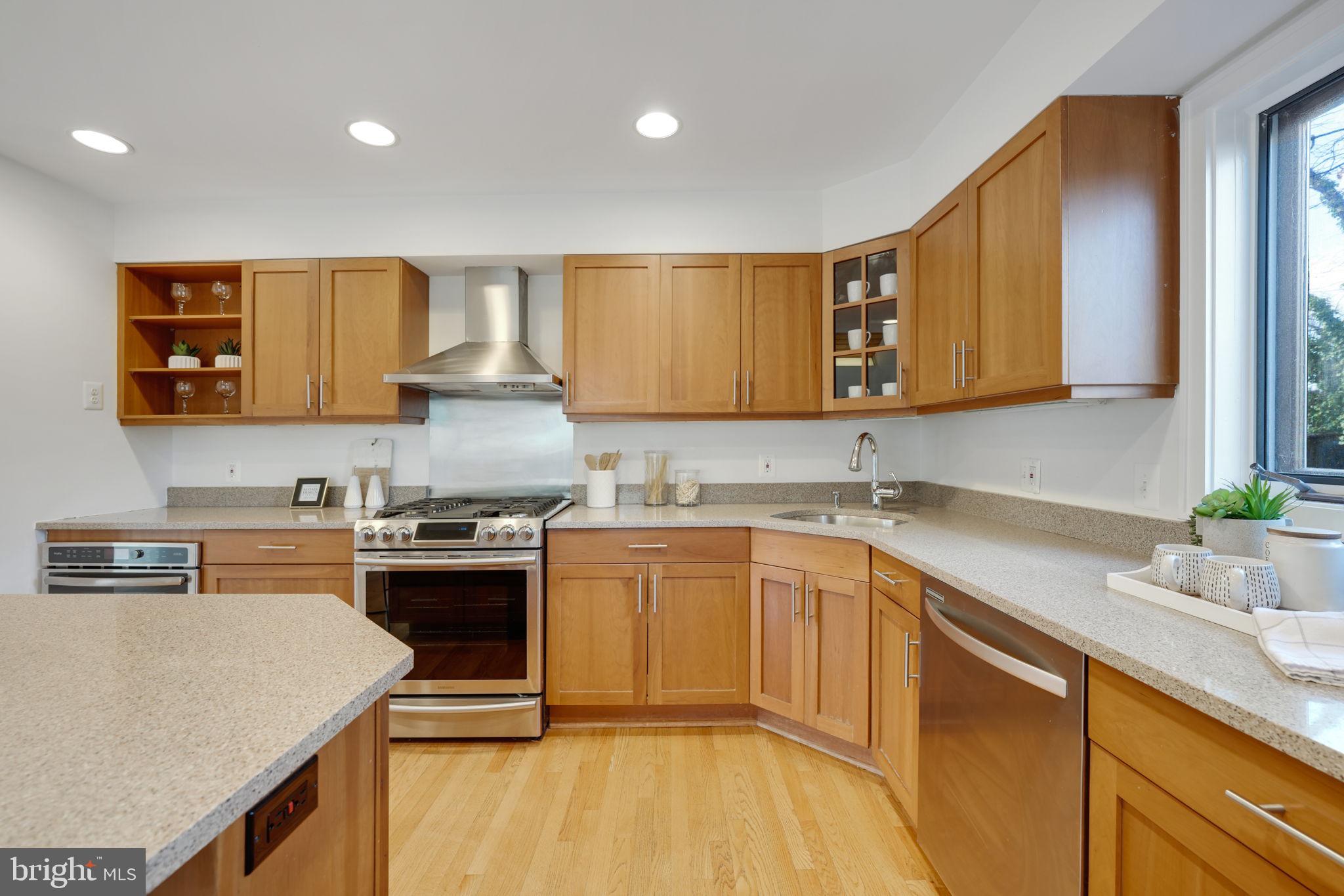 925 N Jacksonville St N