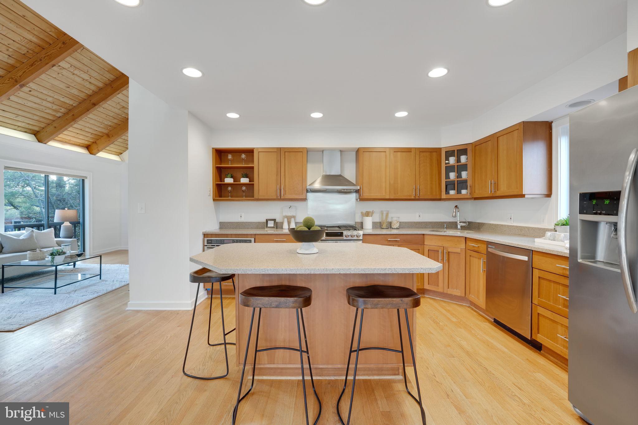 925 N Jacksonville St N