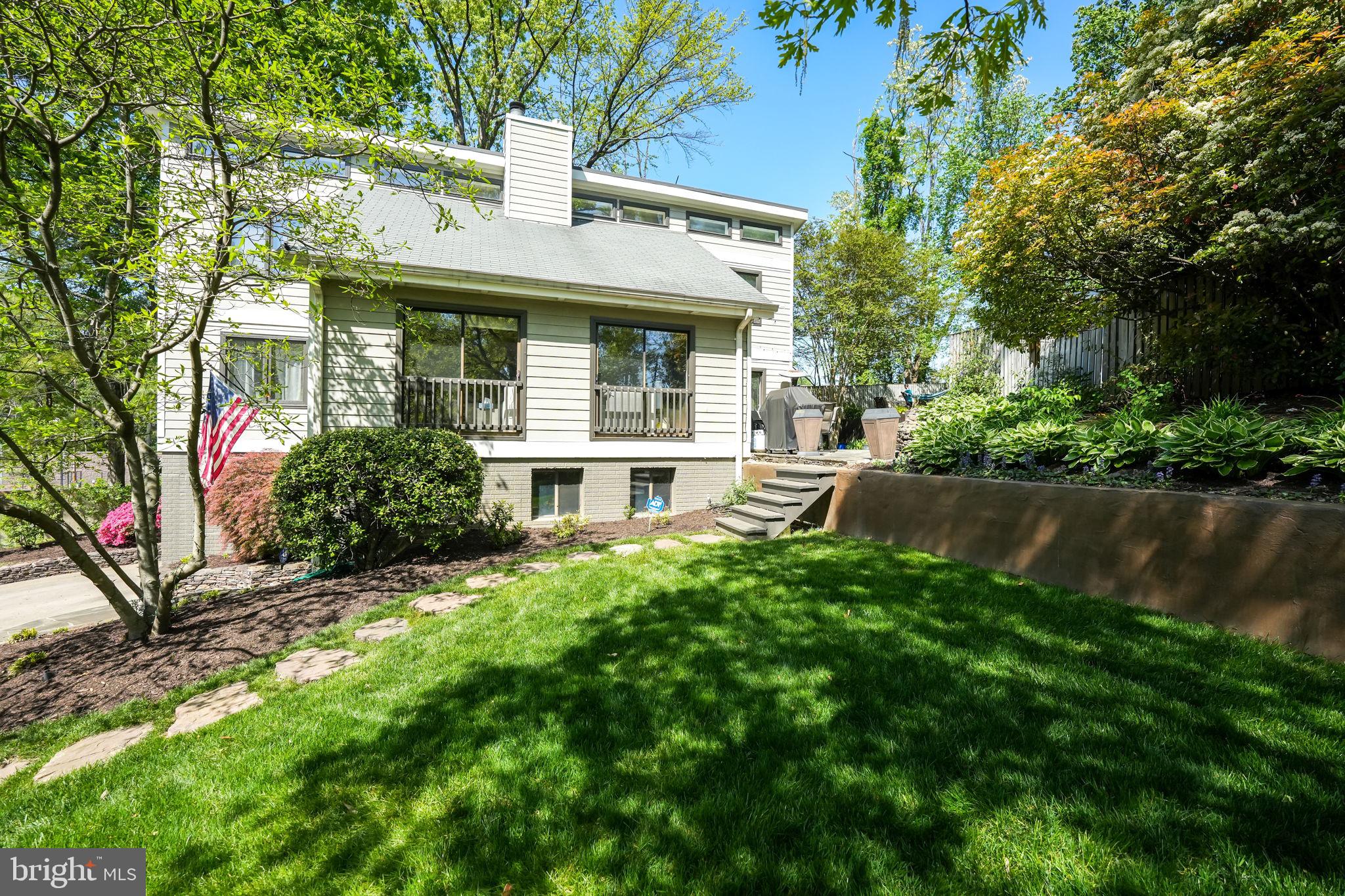 925 N Jacksonville St N