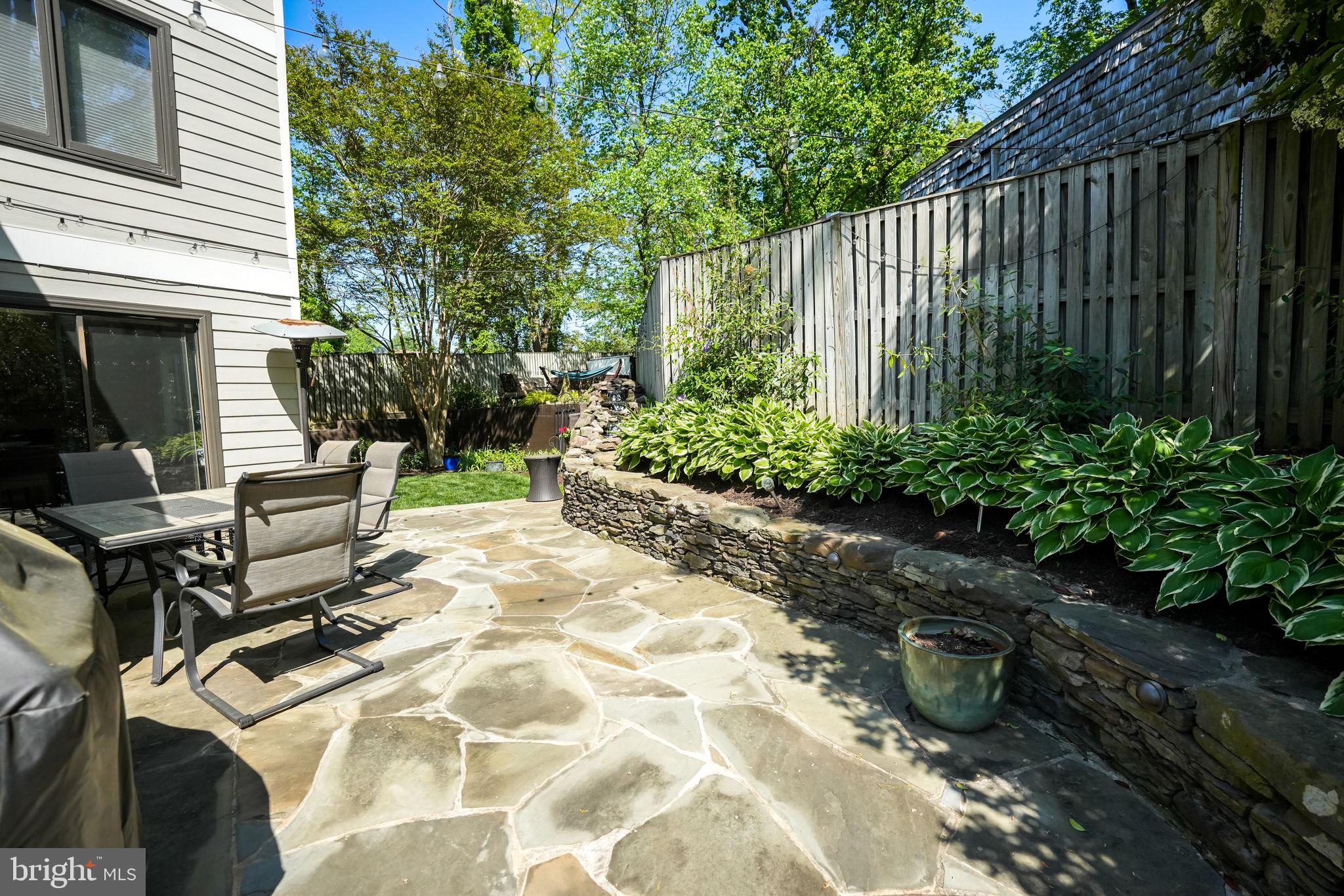 925 N Jacksonville St N