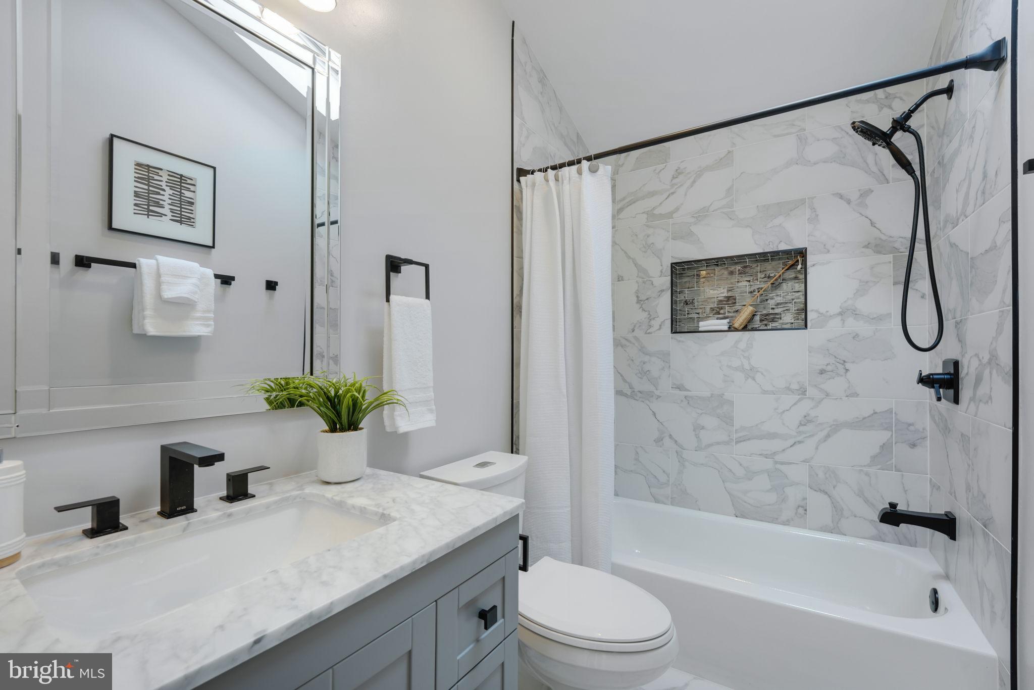 925 N Jacksonville St N