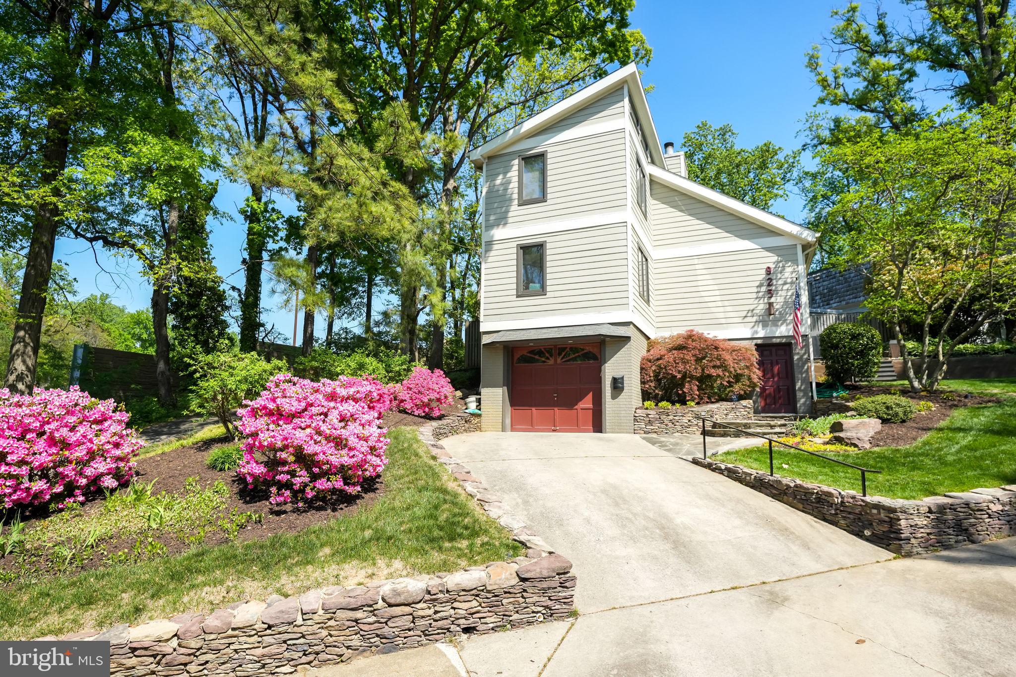 925 N Jacksonville St N