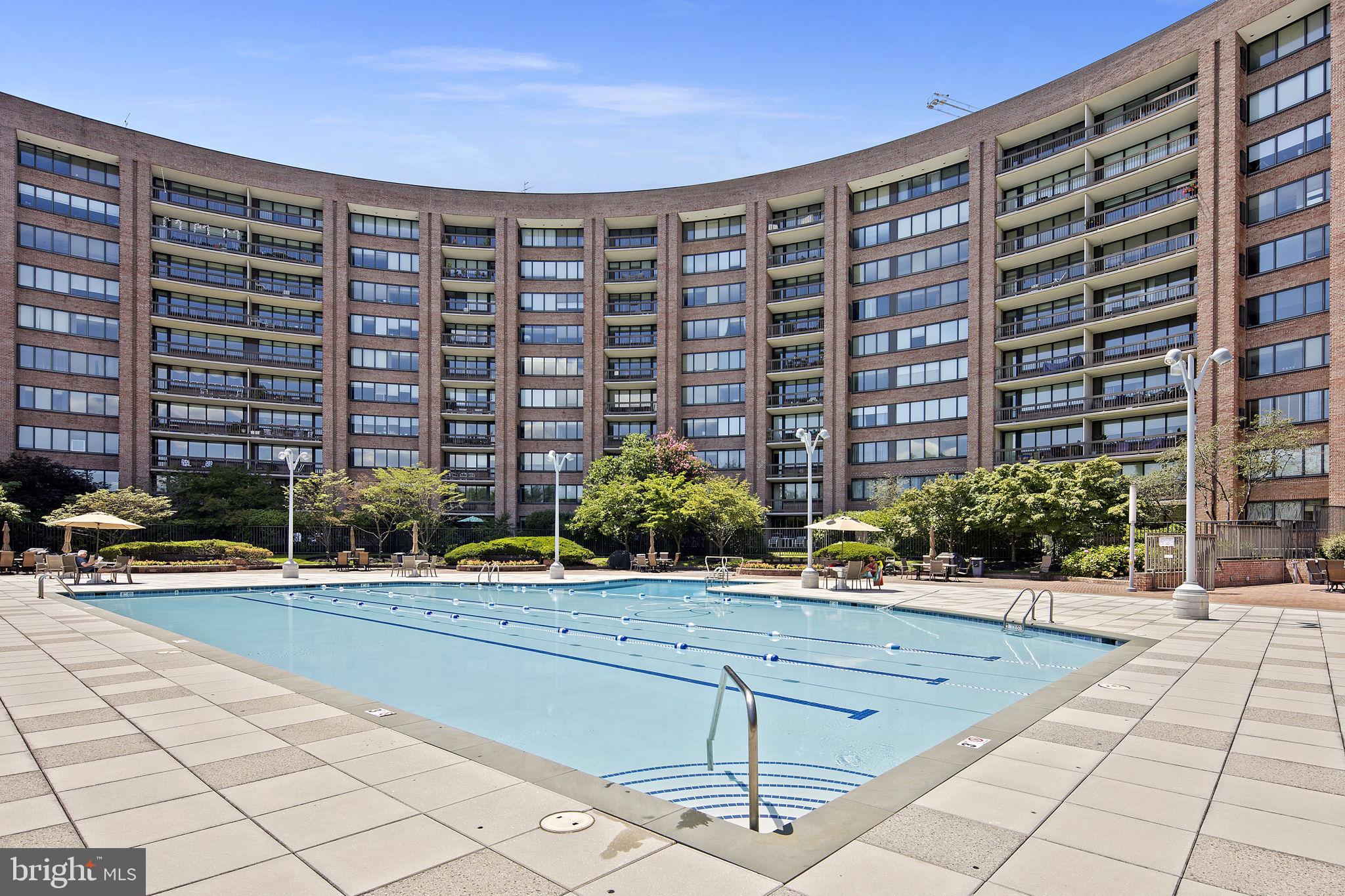1805 Crystal Dr #213s