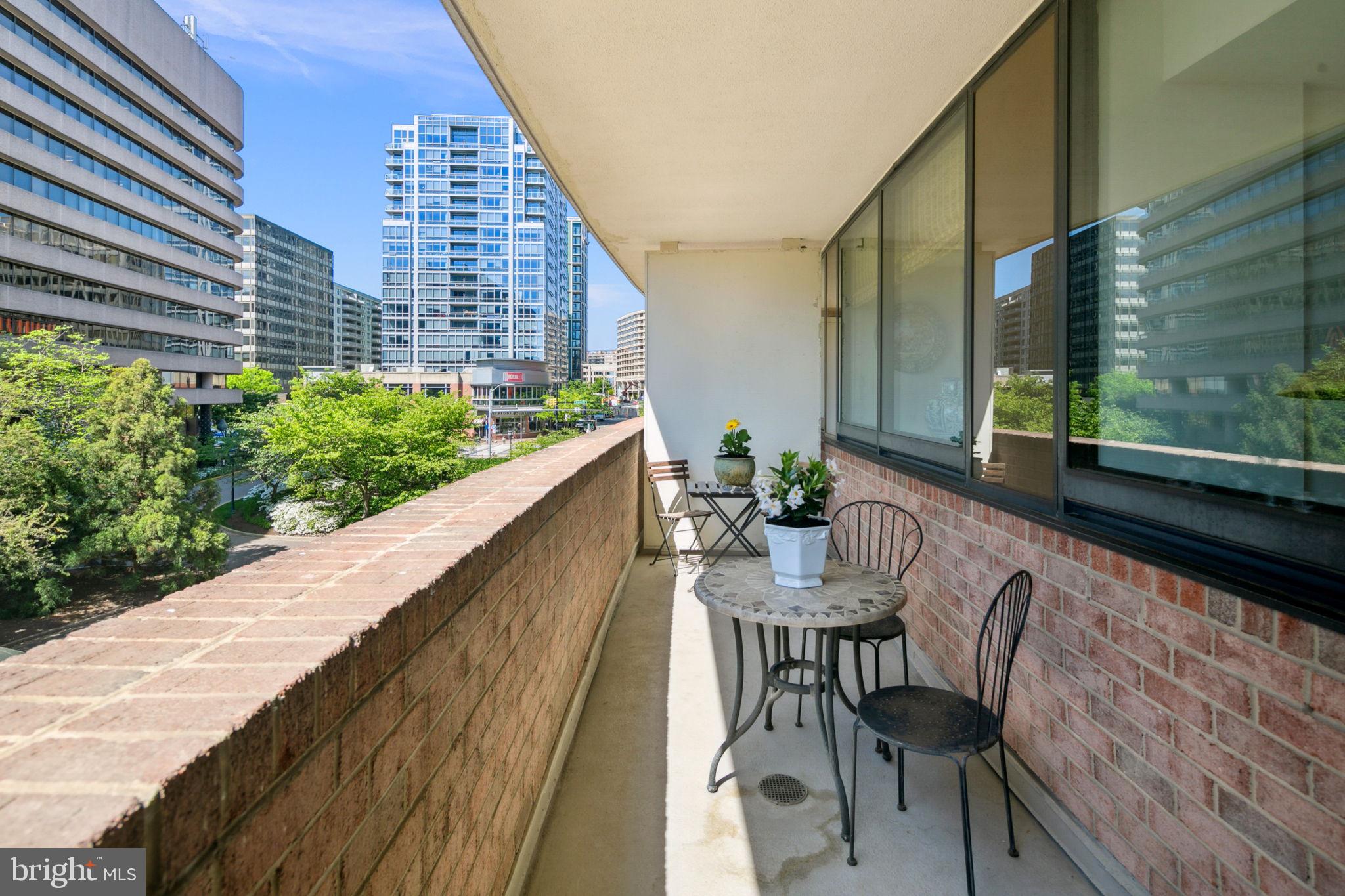 1805 Crystal Dr #213s