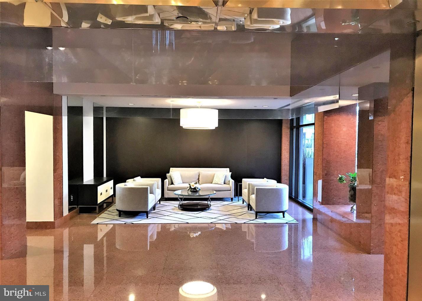 1530 Key Blvd #728