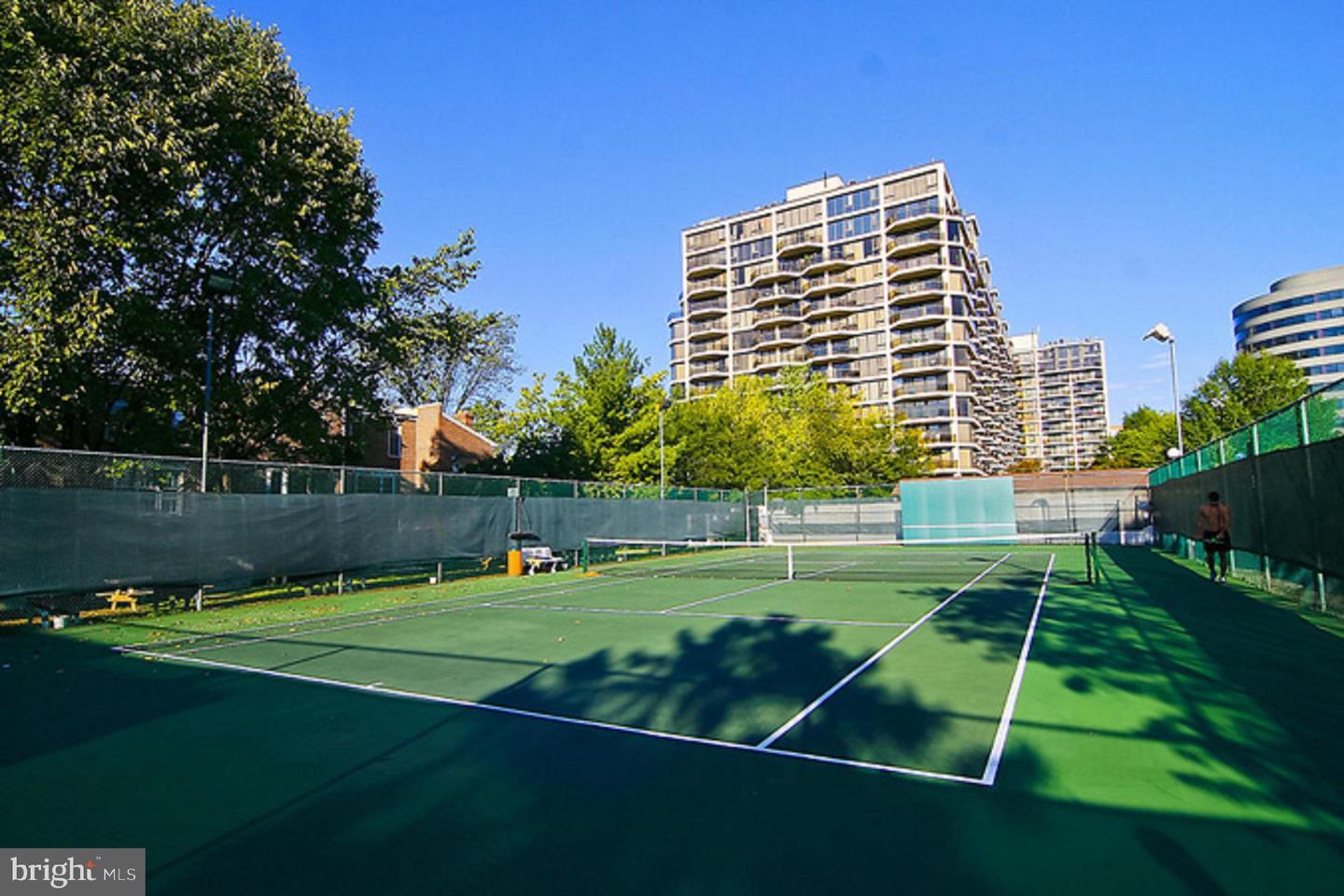 1530 Key Blvd #728