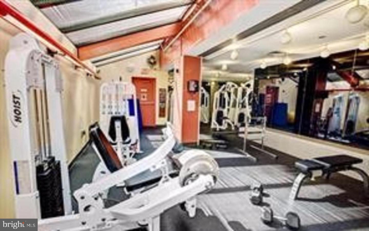 1530 Key Blvd #728