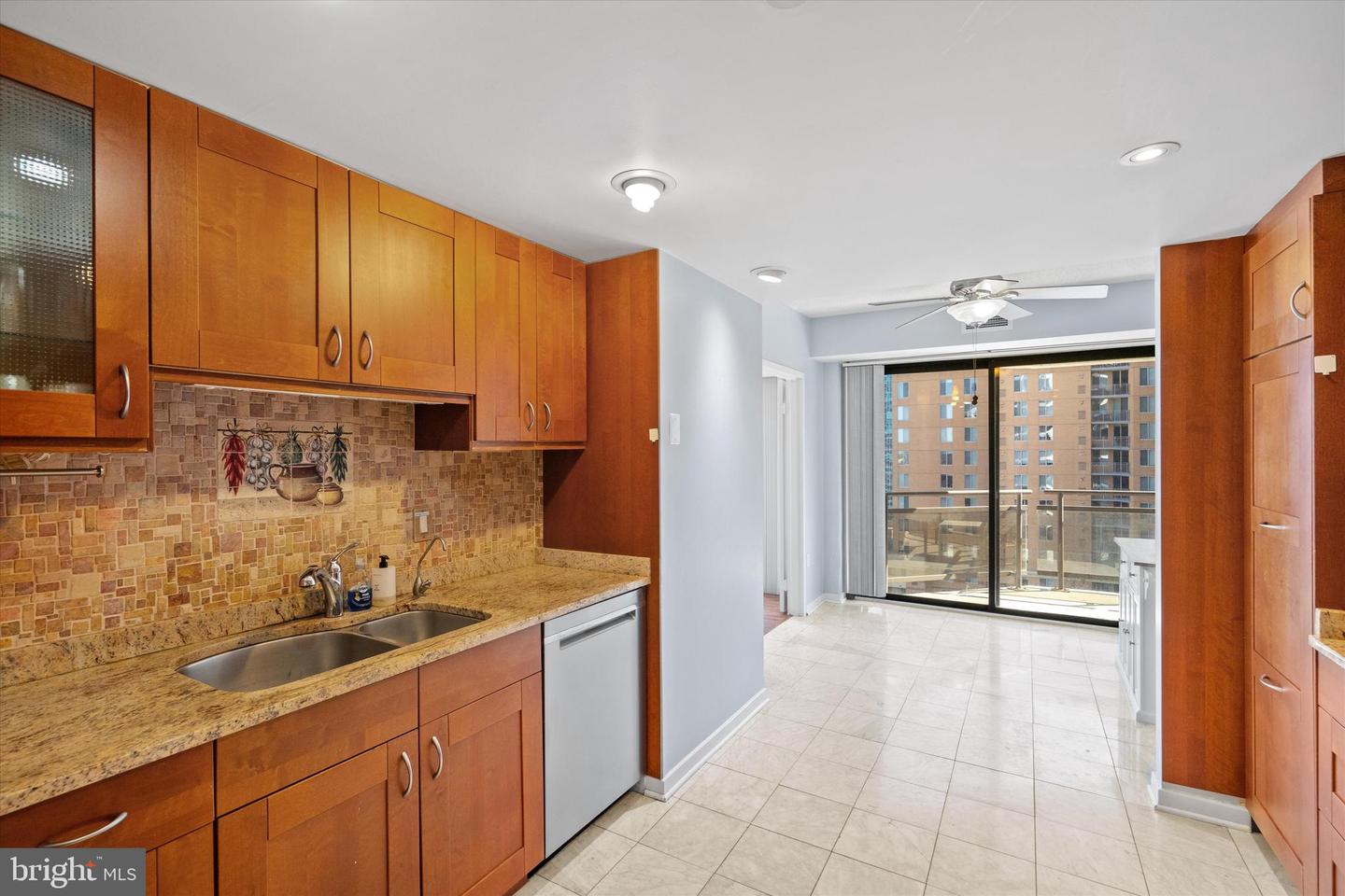 1530 Key Blvd #728