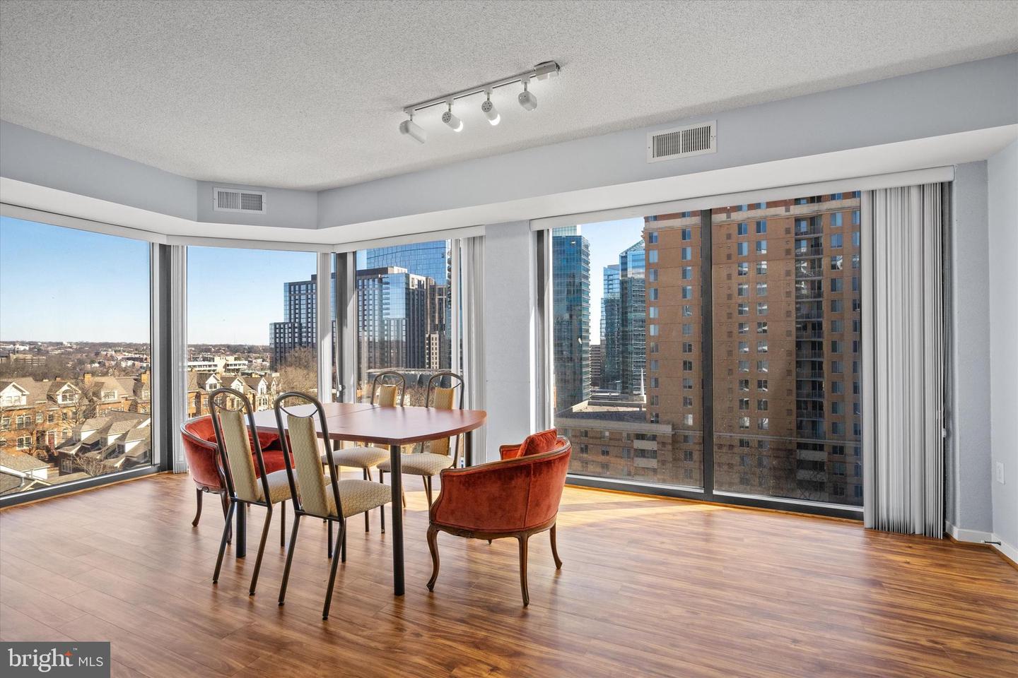 1530 Key Blvd #728