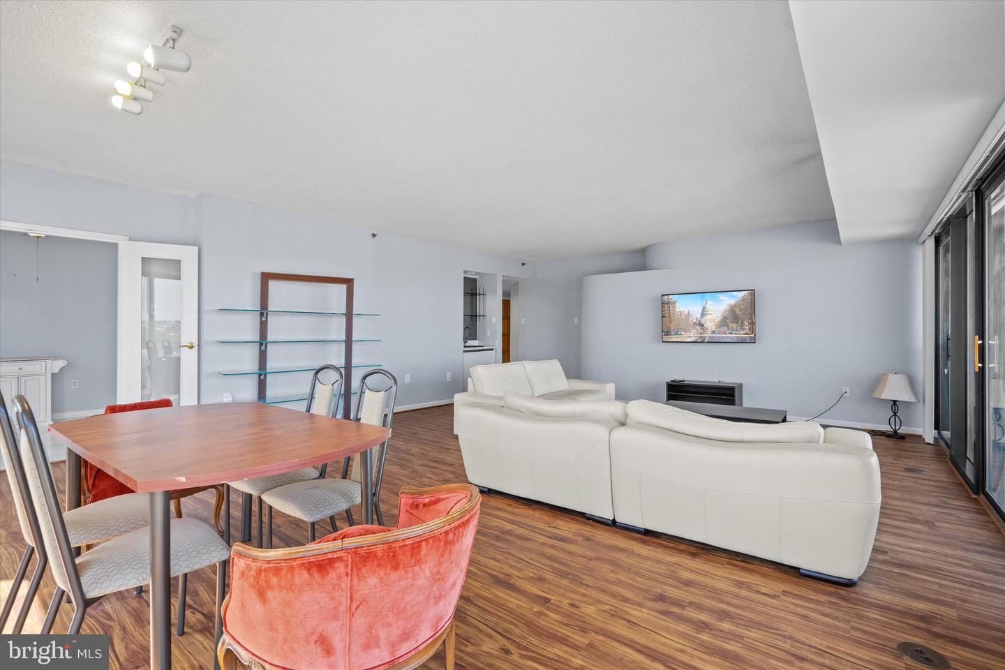 1530 Key Blvd #728