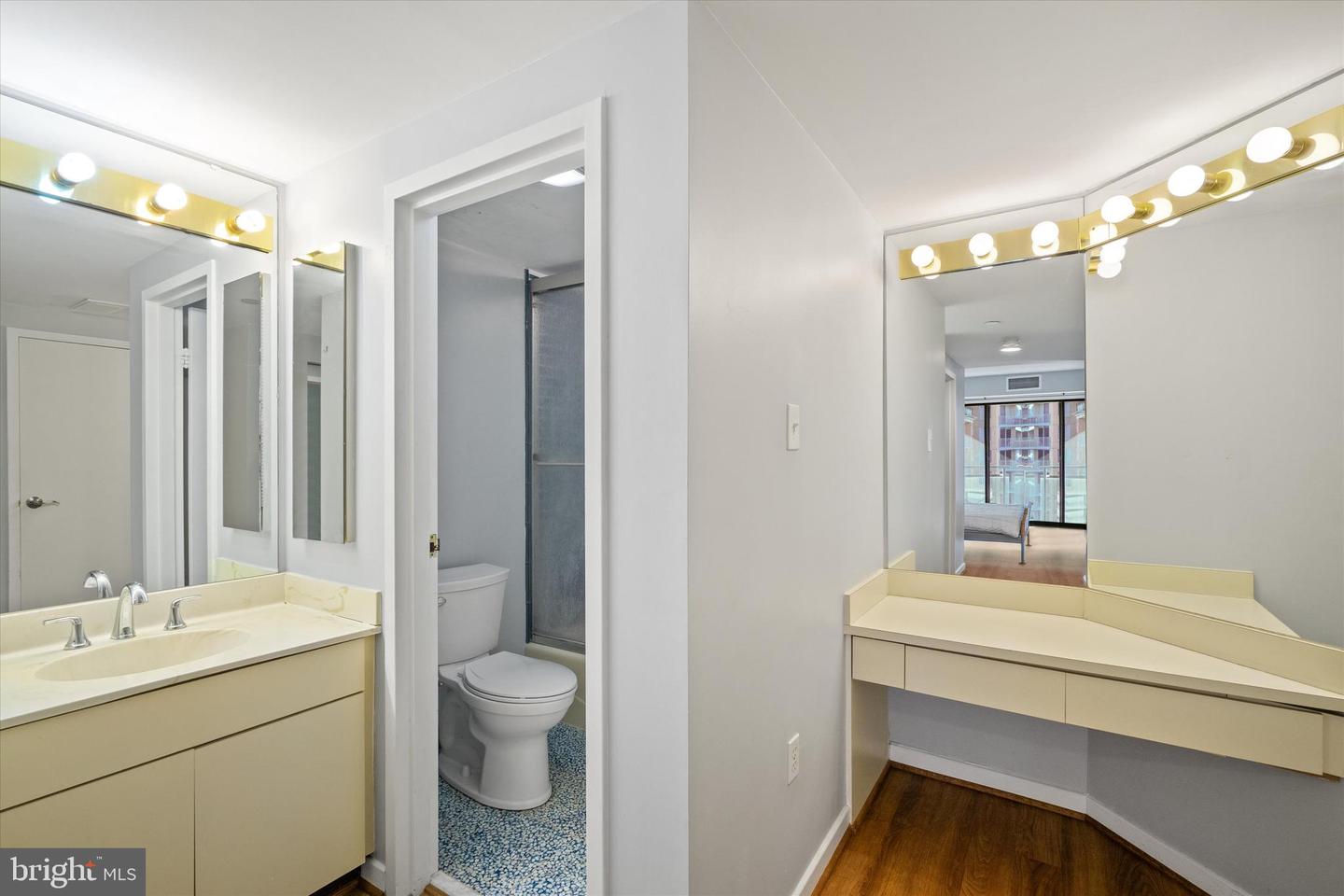 1530 Key Blvd #728