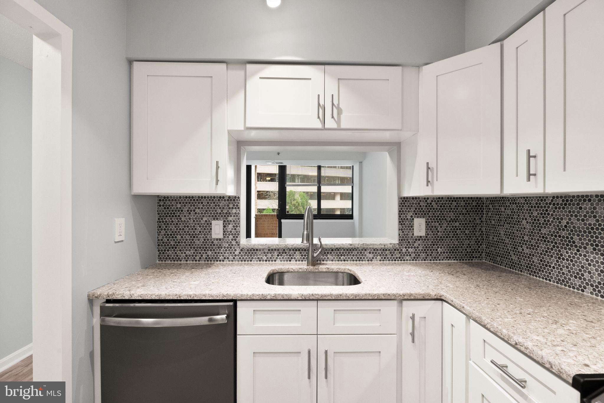 1805 Crystal Dr #215s