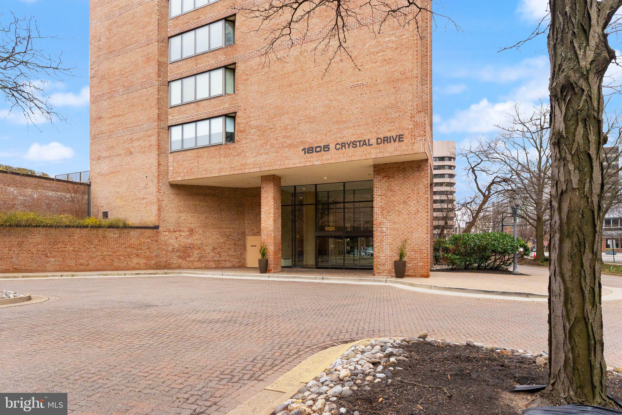 1805 Crystal Dr #215s