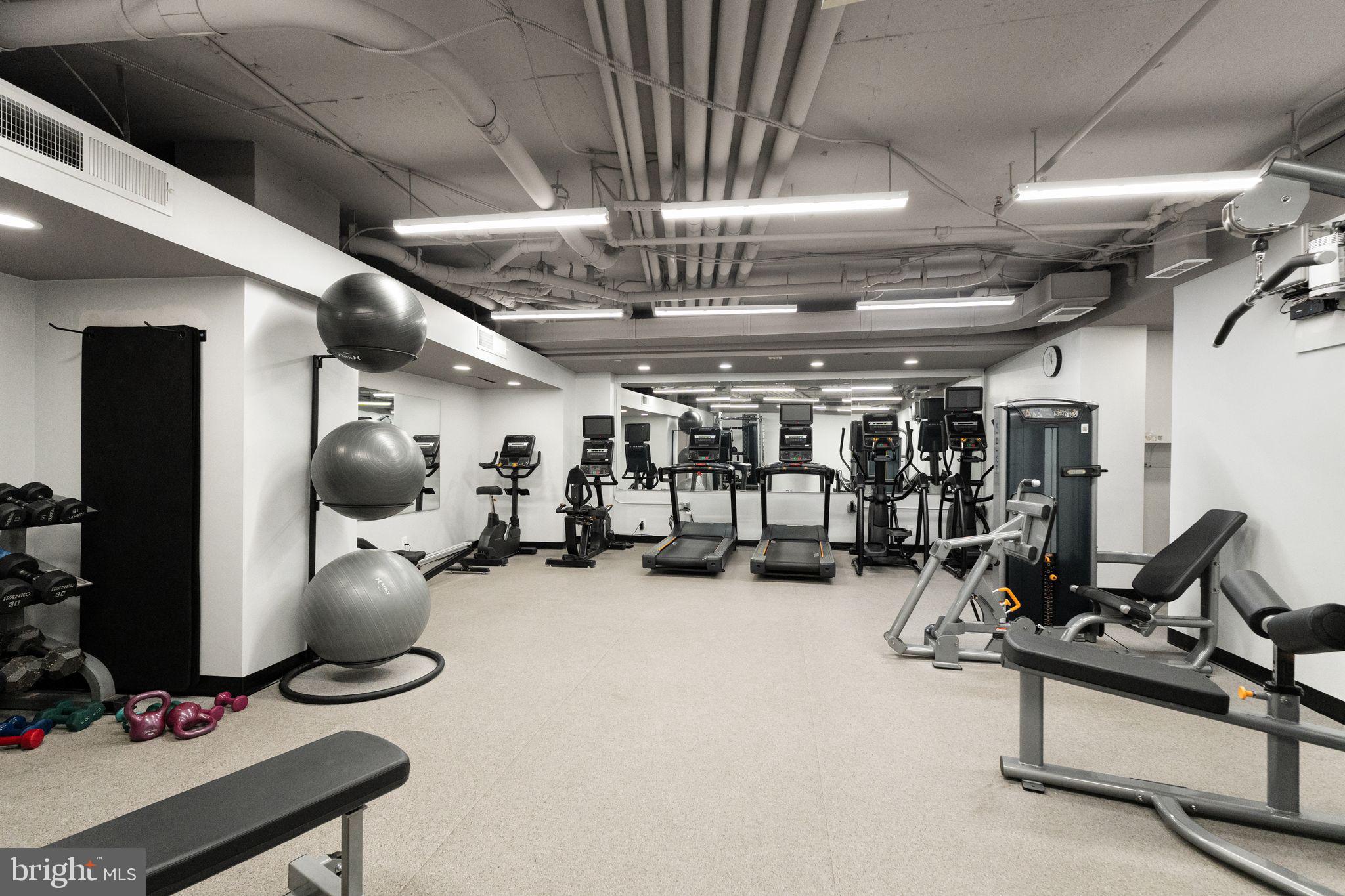 1805 Crystal Dr #215s